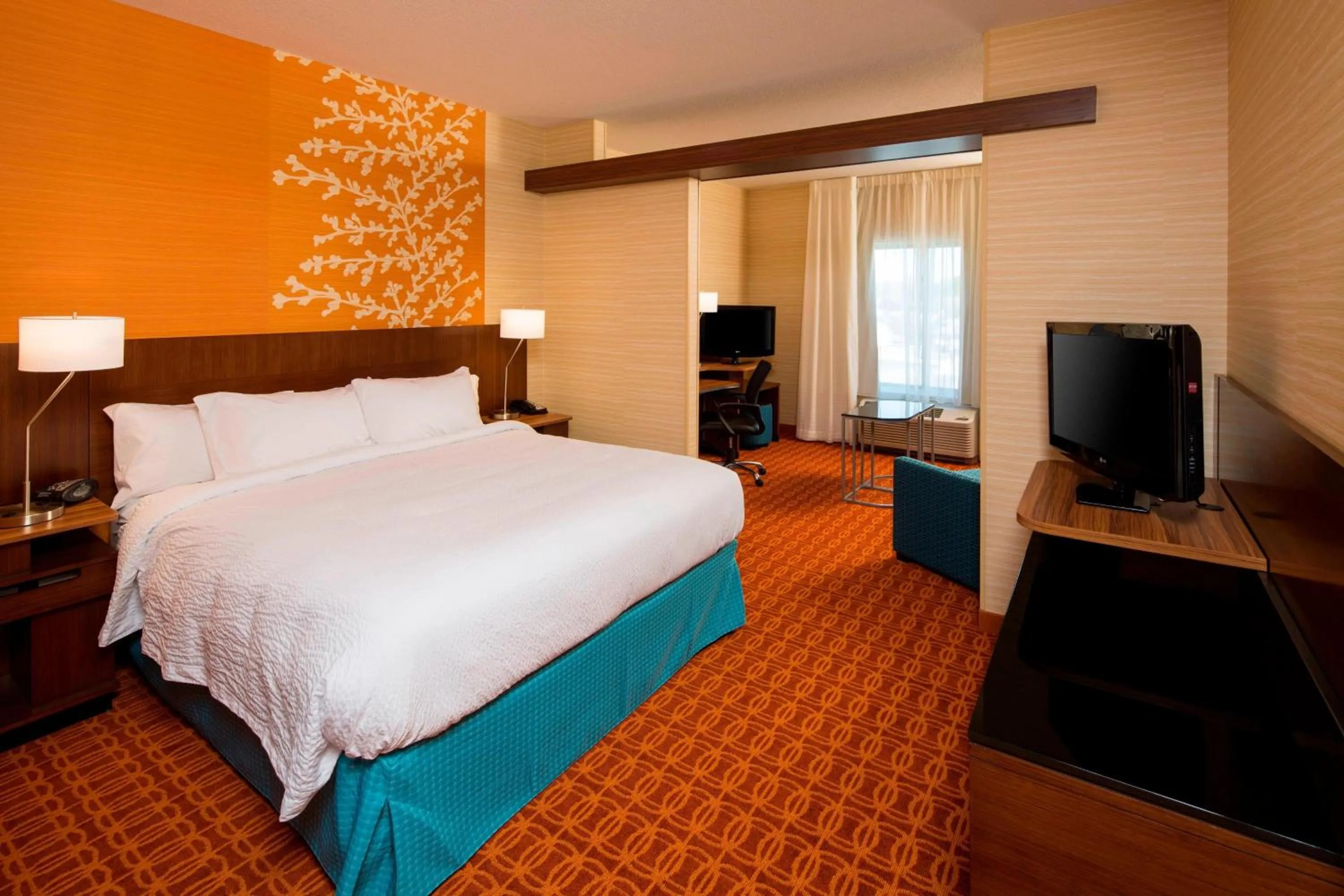 Photo of the whole room, Bed in Fairfield Inn & Suites by Marriott Hershey Chocolate Avenue