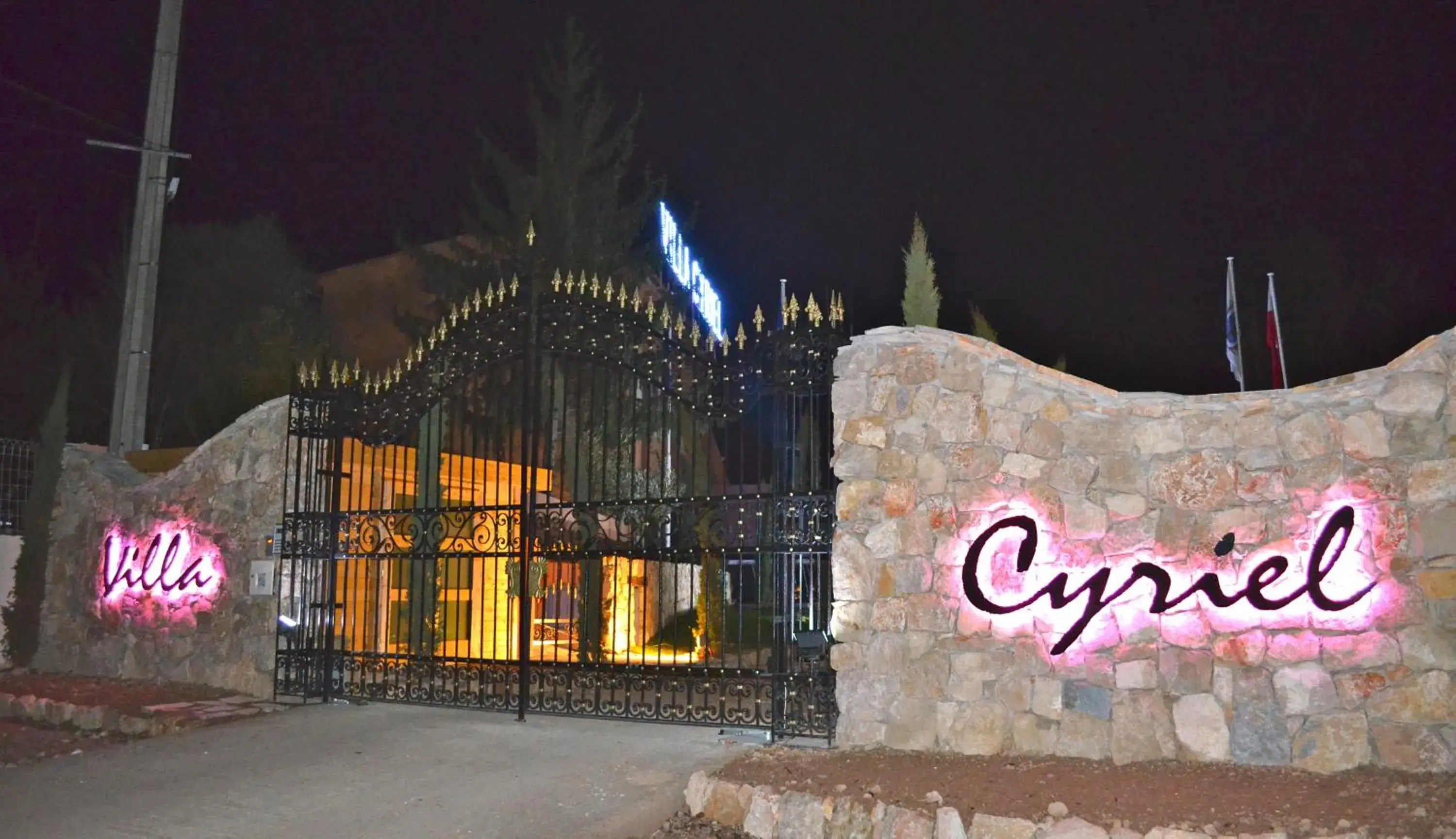 Property Logo/Sign in Villa Cyriel