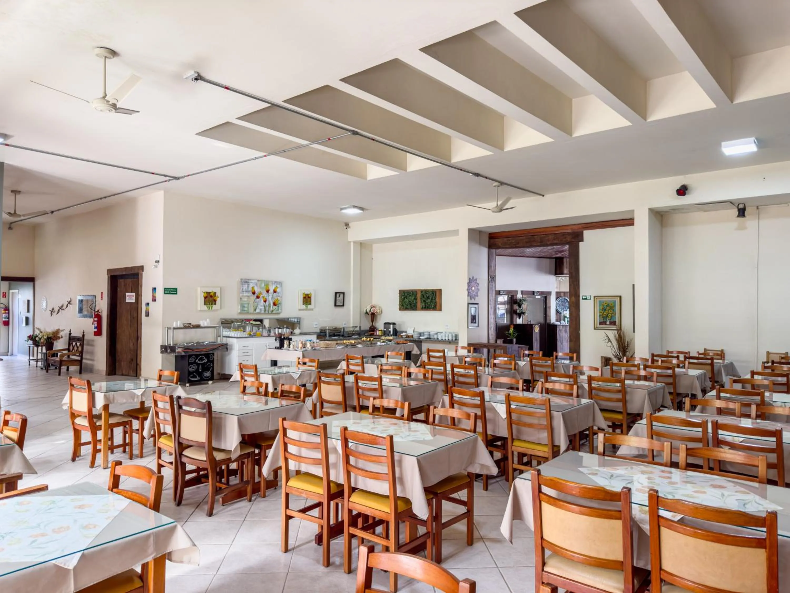 Restaurant/places to eat in Hotel Santiago