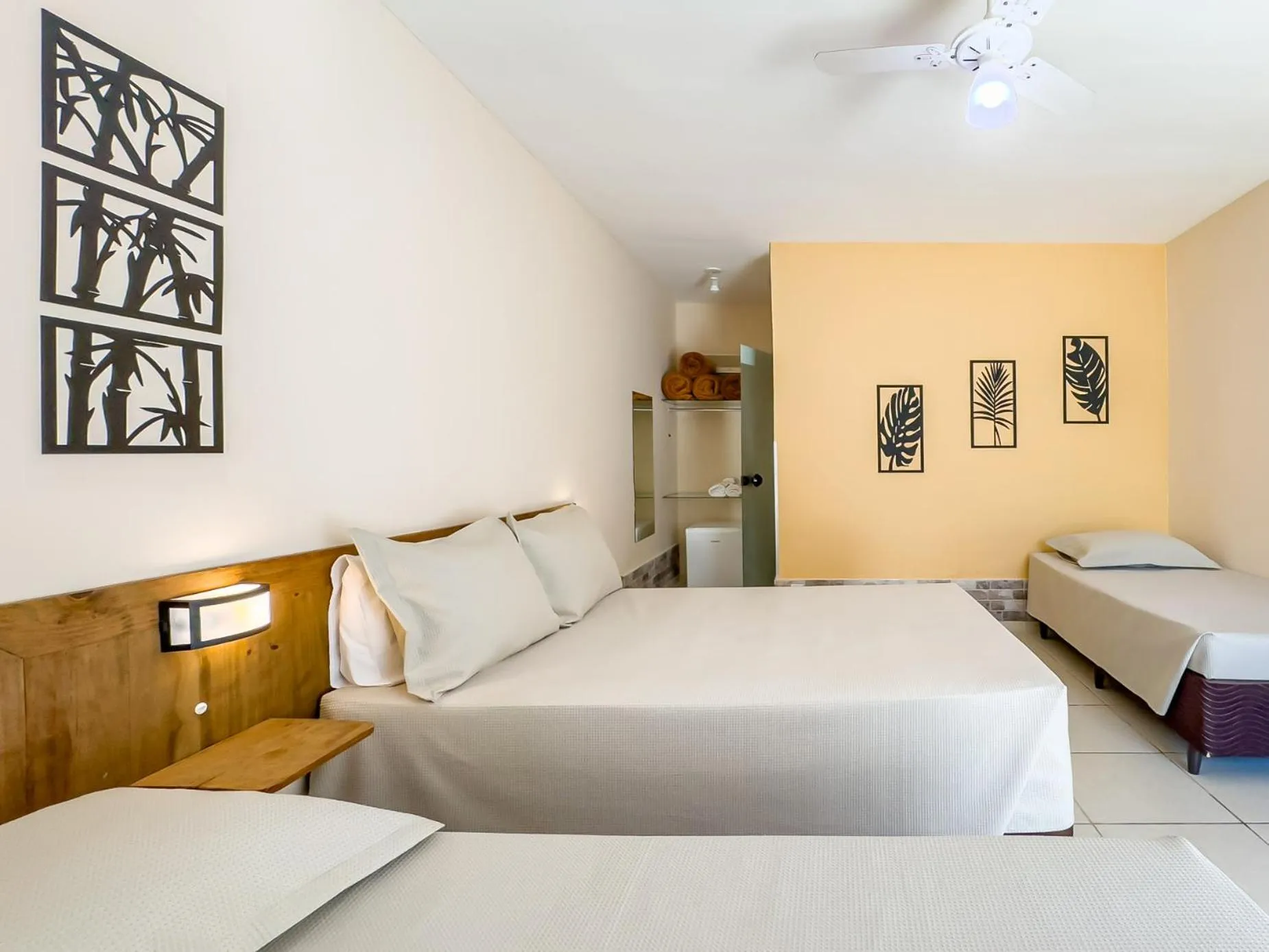 Photo of the whole room, Bed in Hotel Santiago