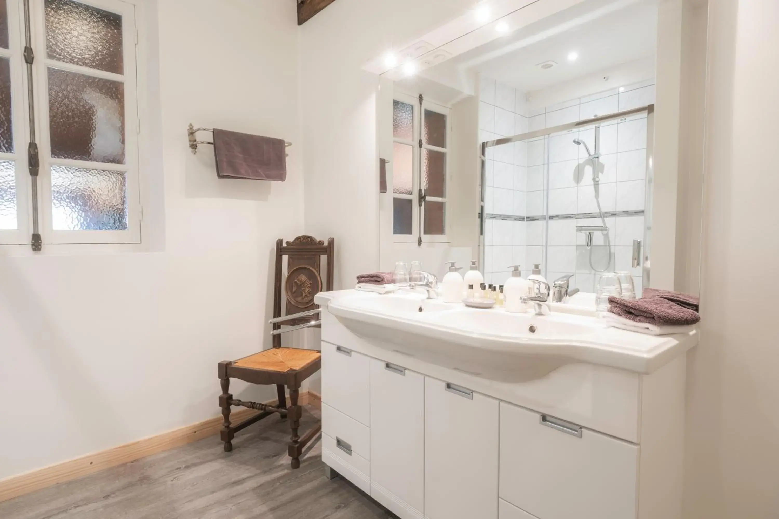 Family Room with Private Bathroom in Le Pont du Roy Family Room with Private Bathroom in Le Pont du Roy