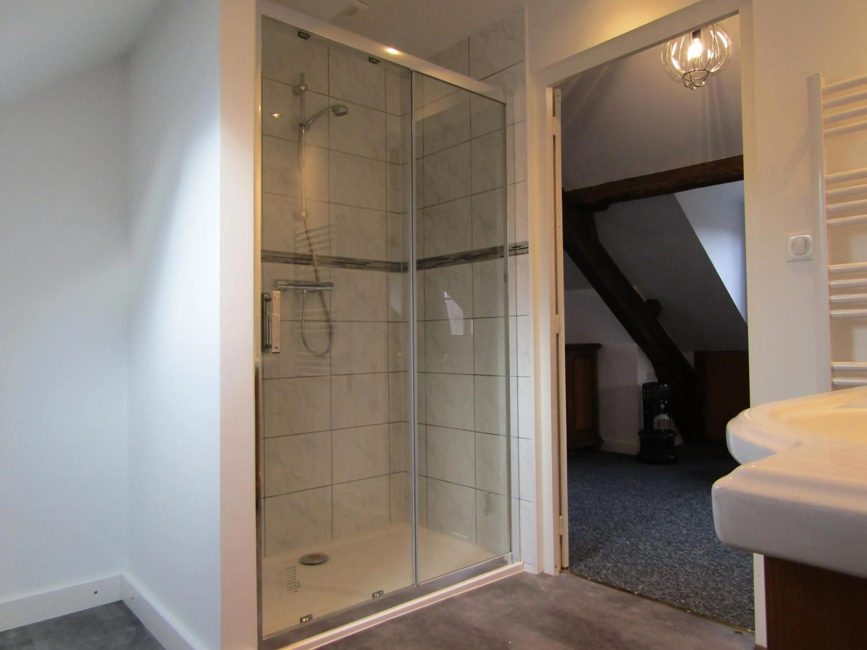 Shower in Le Pont du Roy