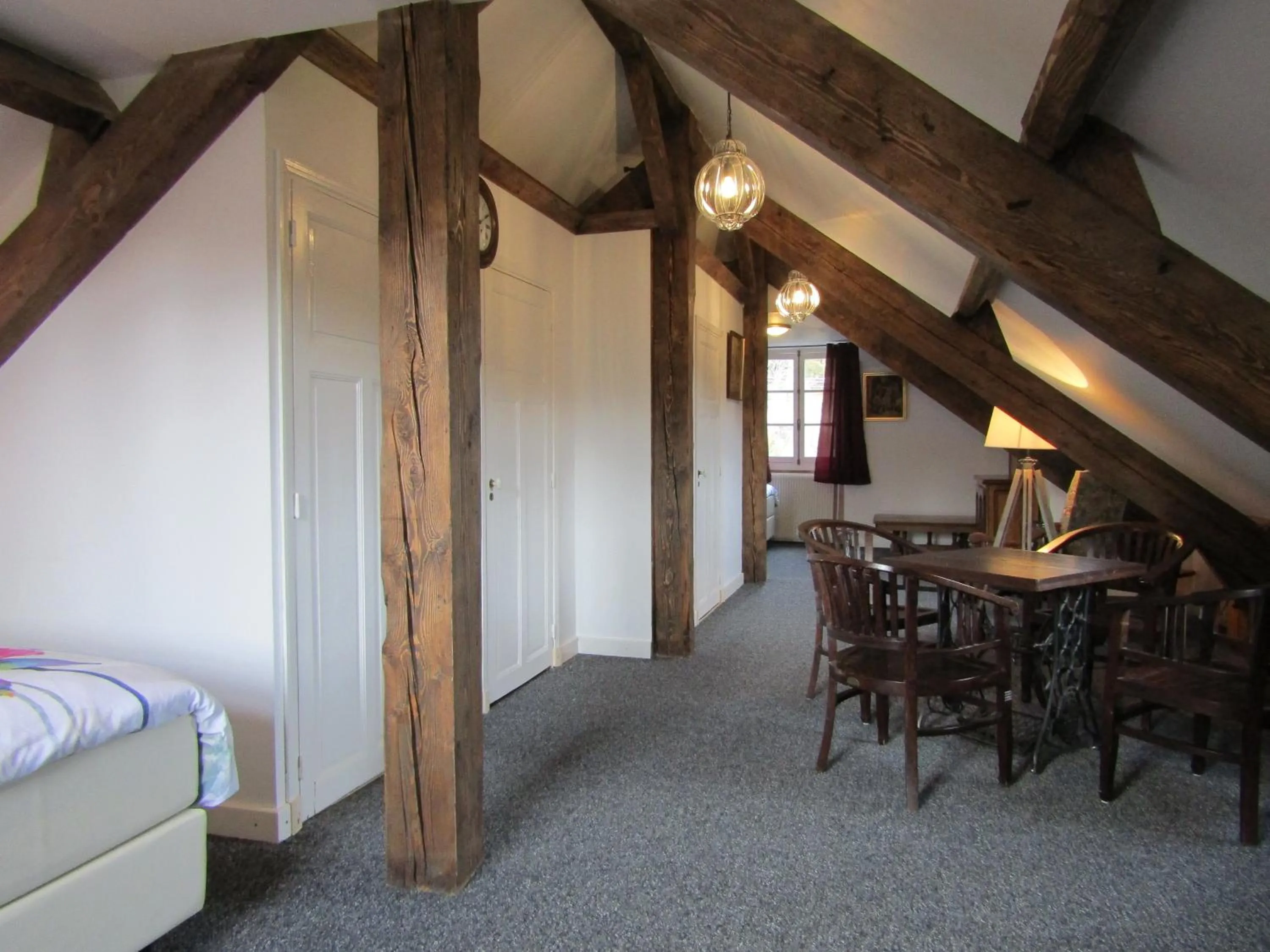 Seating area, Bed in Le Pont du Roy