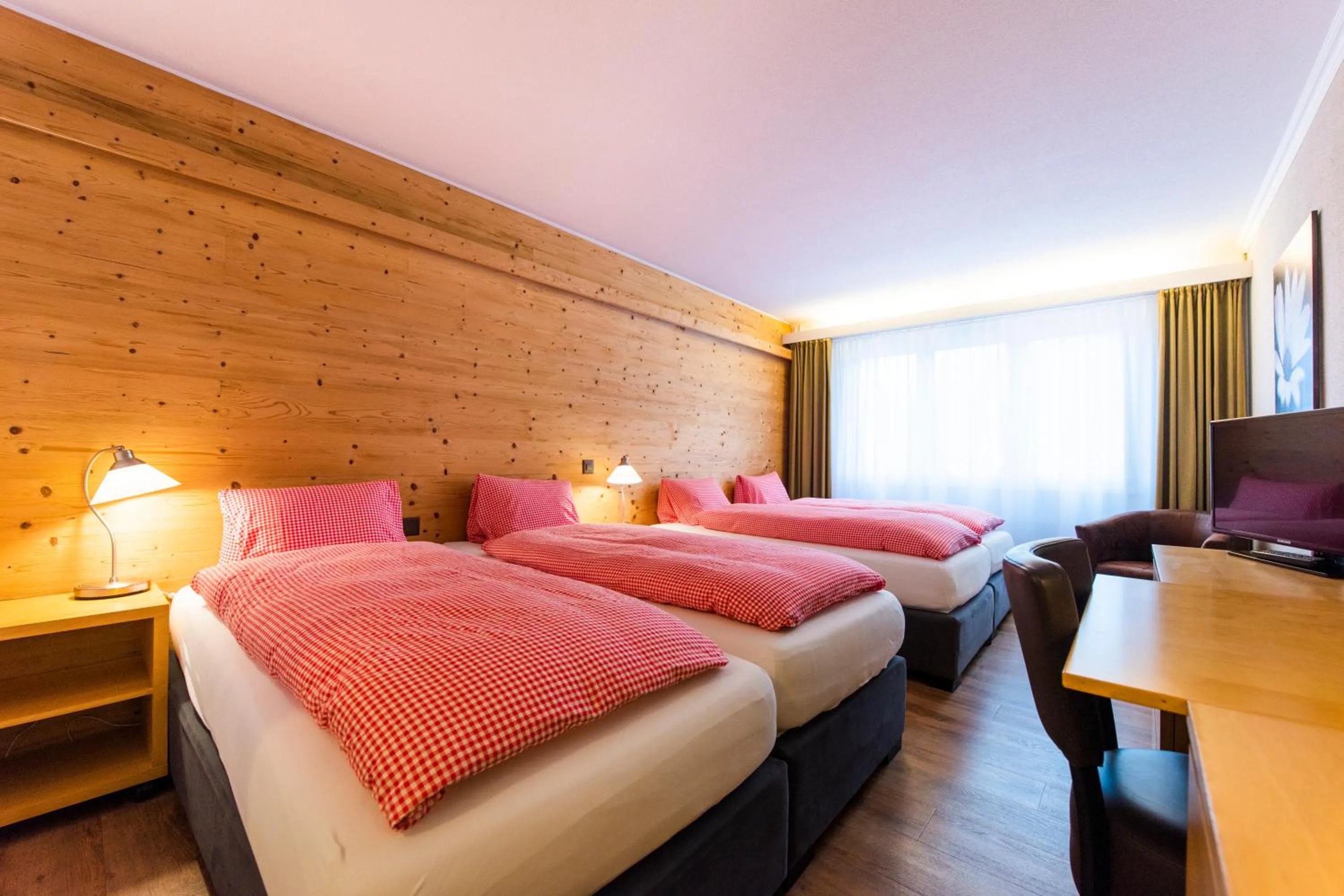 Photo of the whole room, Bed in Hotel Weisses Kreuz