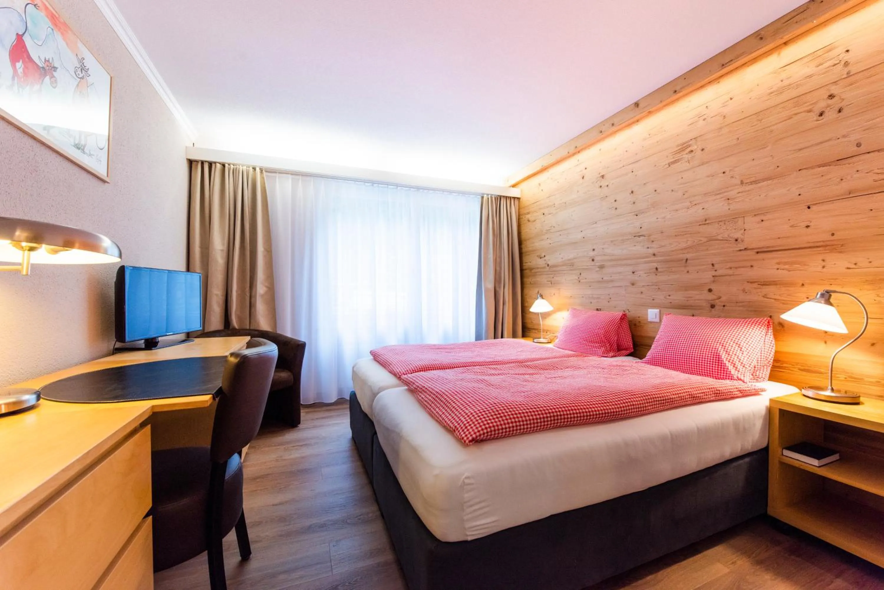 Photo of the whole room, Bed in Hotel Weisses Kreuz