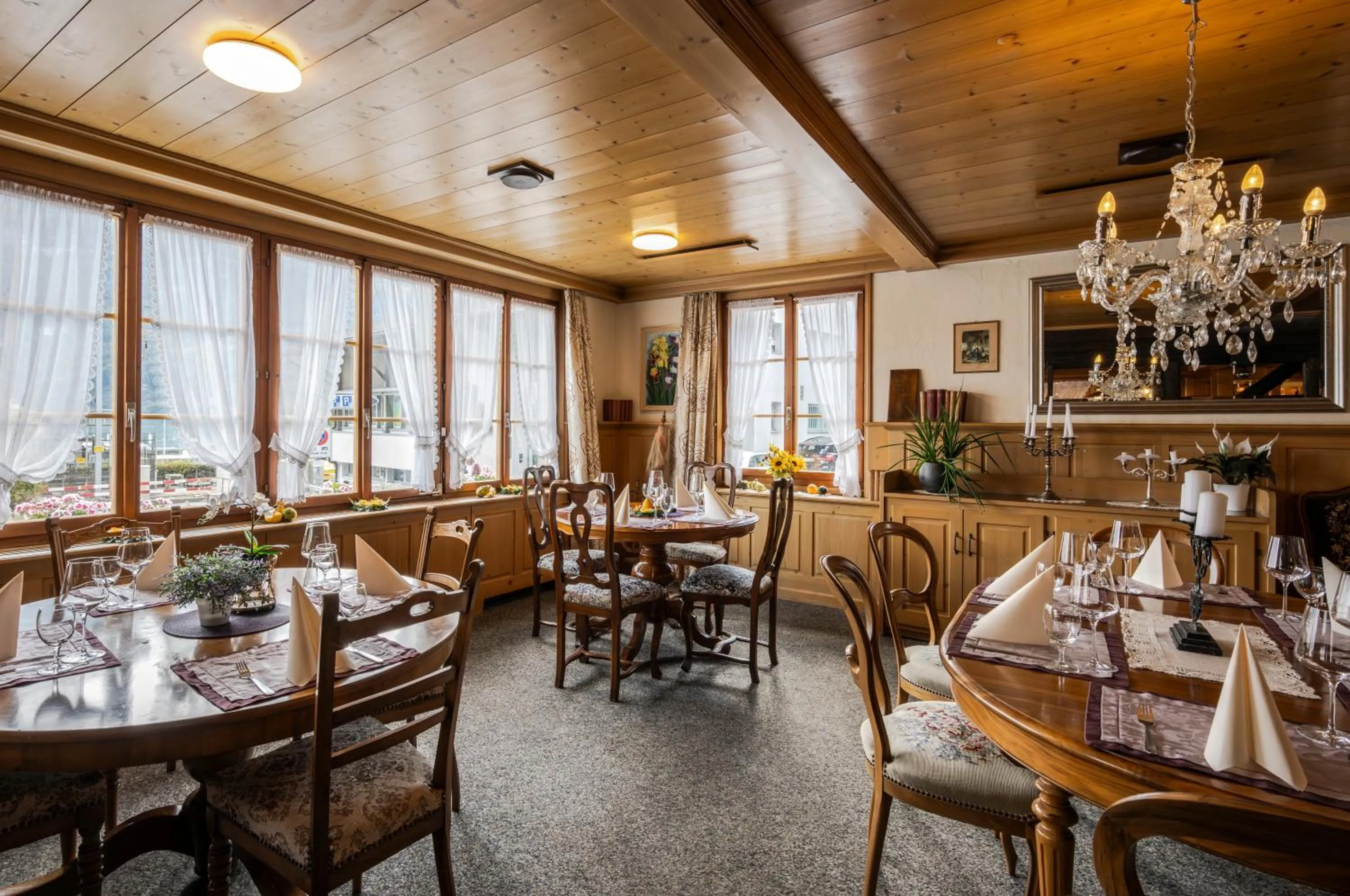 Restaurant/places to eat in Hotel Weisses Kreuz