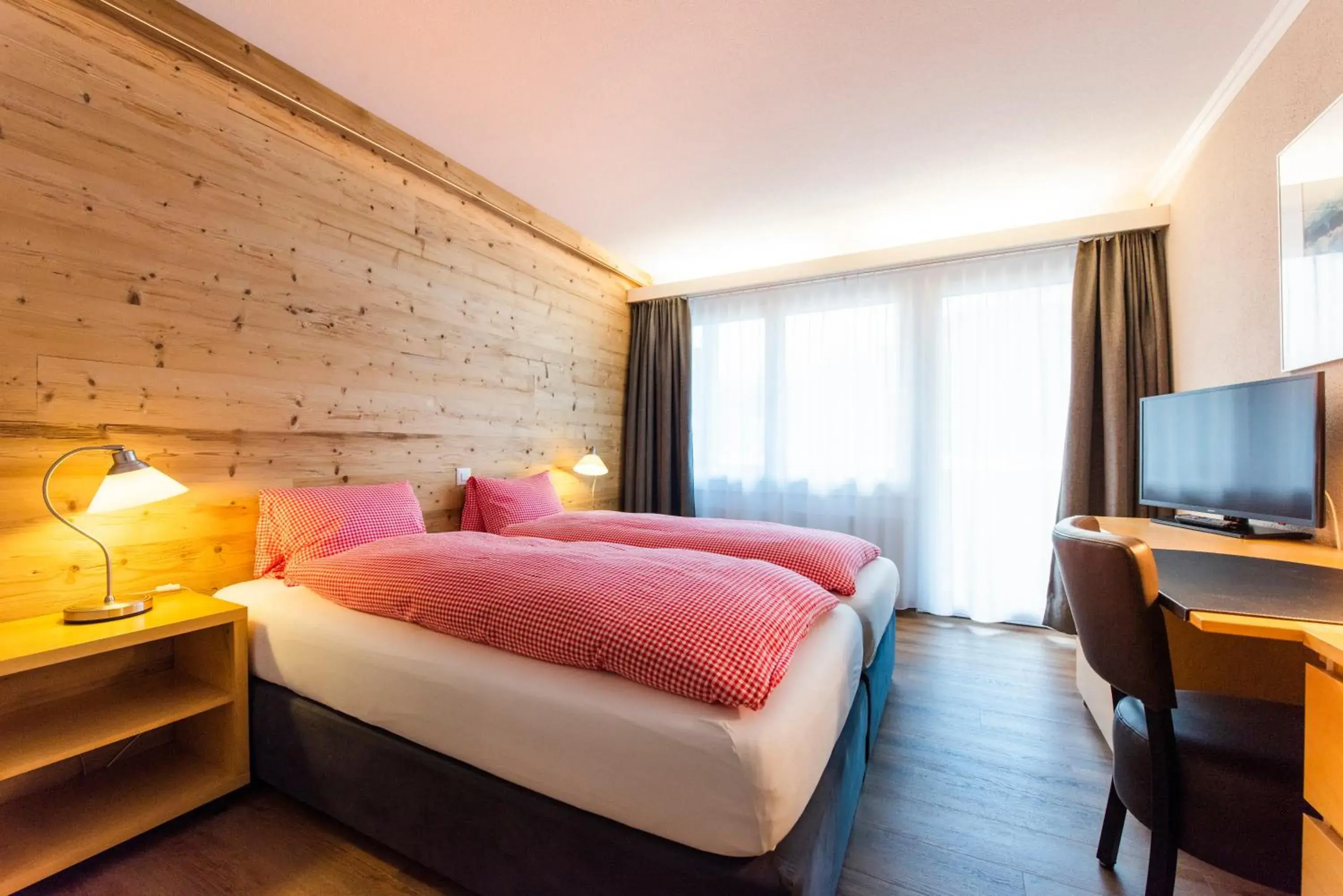 Twin Room with Lake View in Hotel Weisses Kreuz Twin Room with Lake View in Hotel Weisses Kreuz