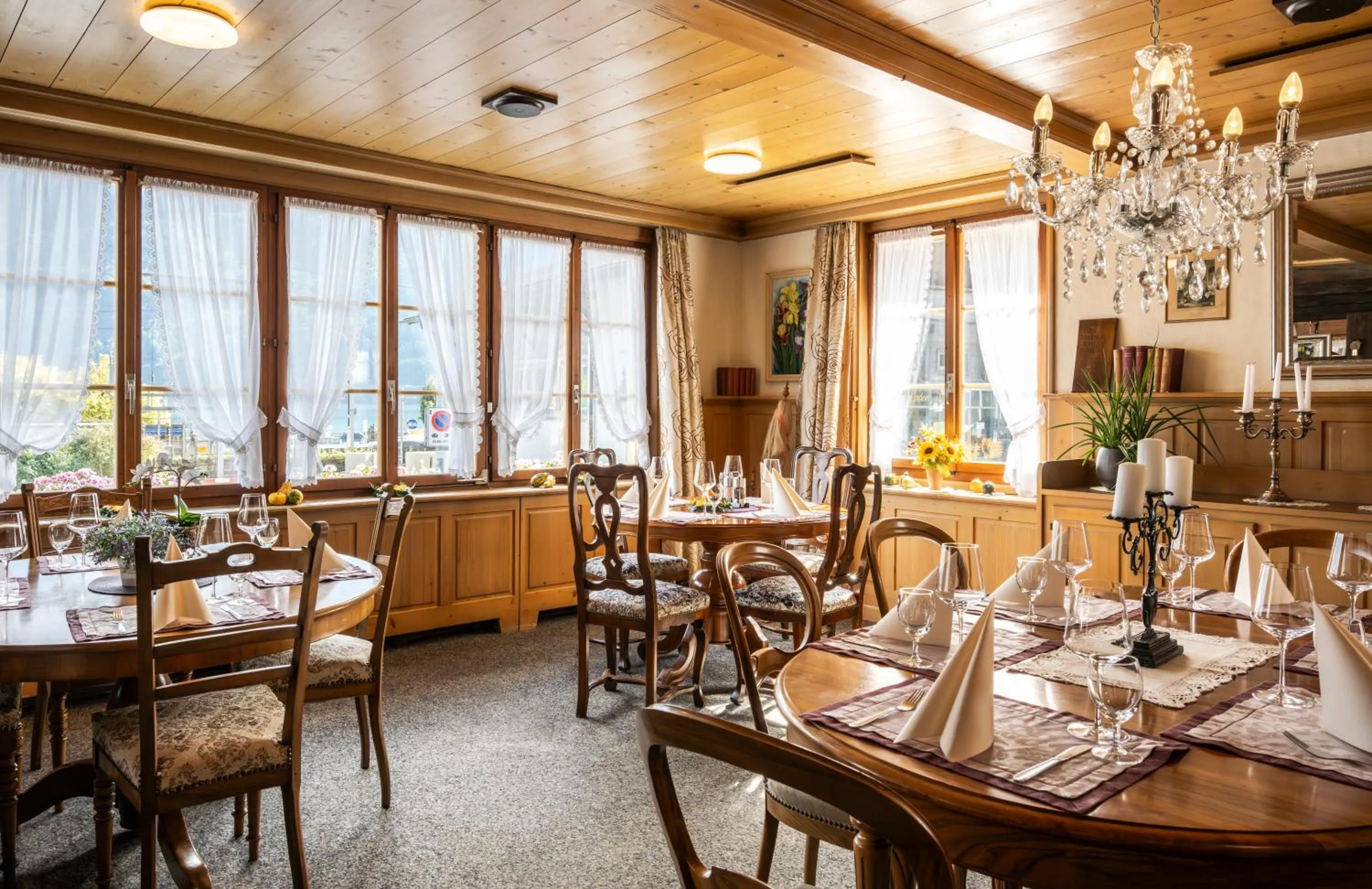 Restaurant/places to eat in Hotel Weisses Kreuz