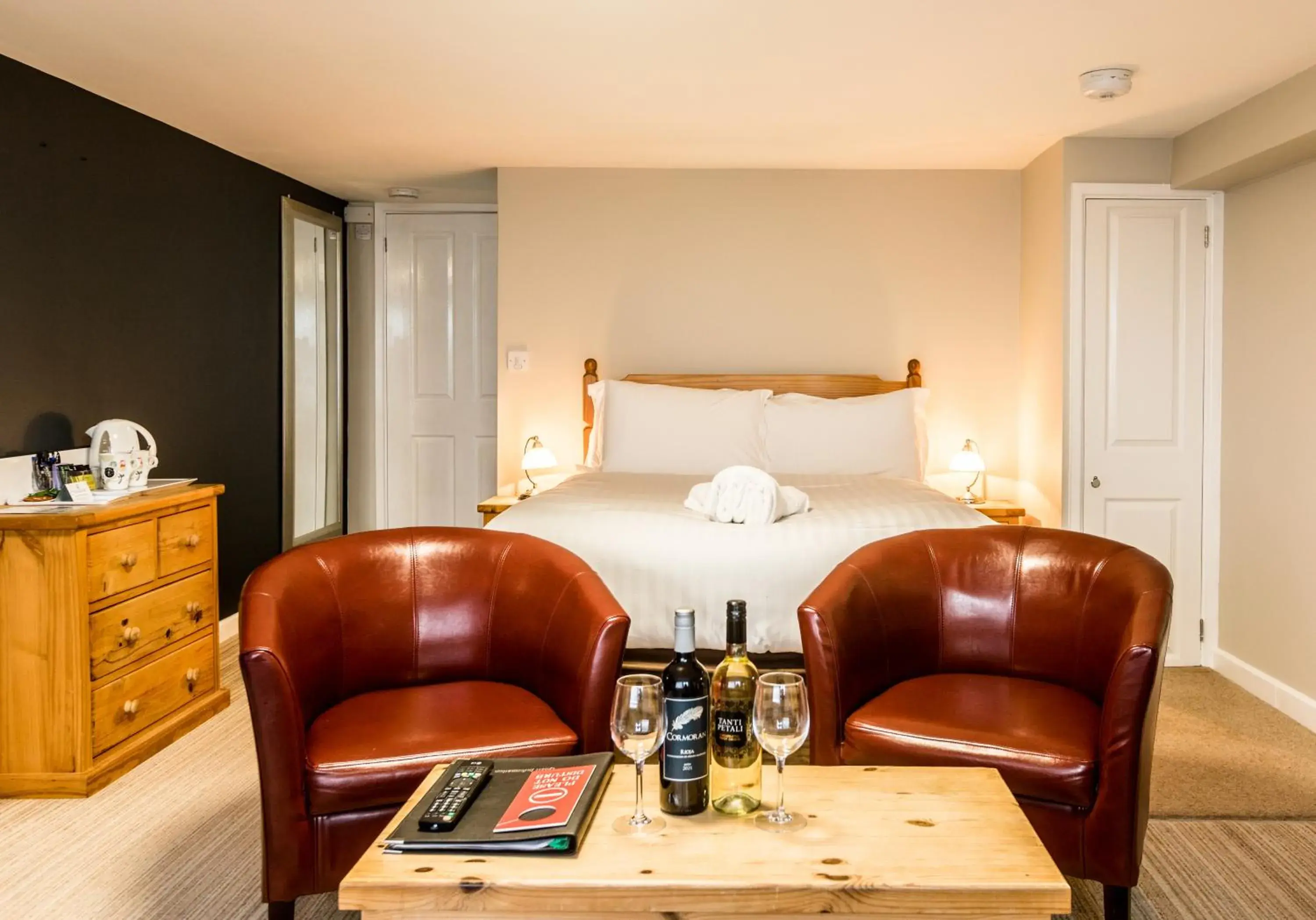 Double Room - Disability Access in King Arthurs Arms Double Room - Disability Access in King Arthurs Arms