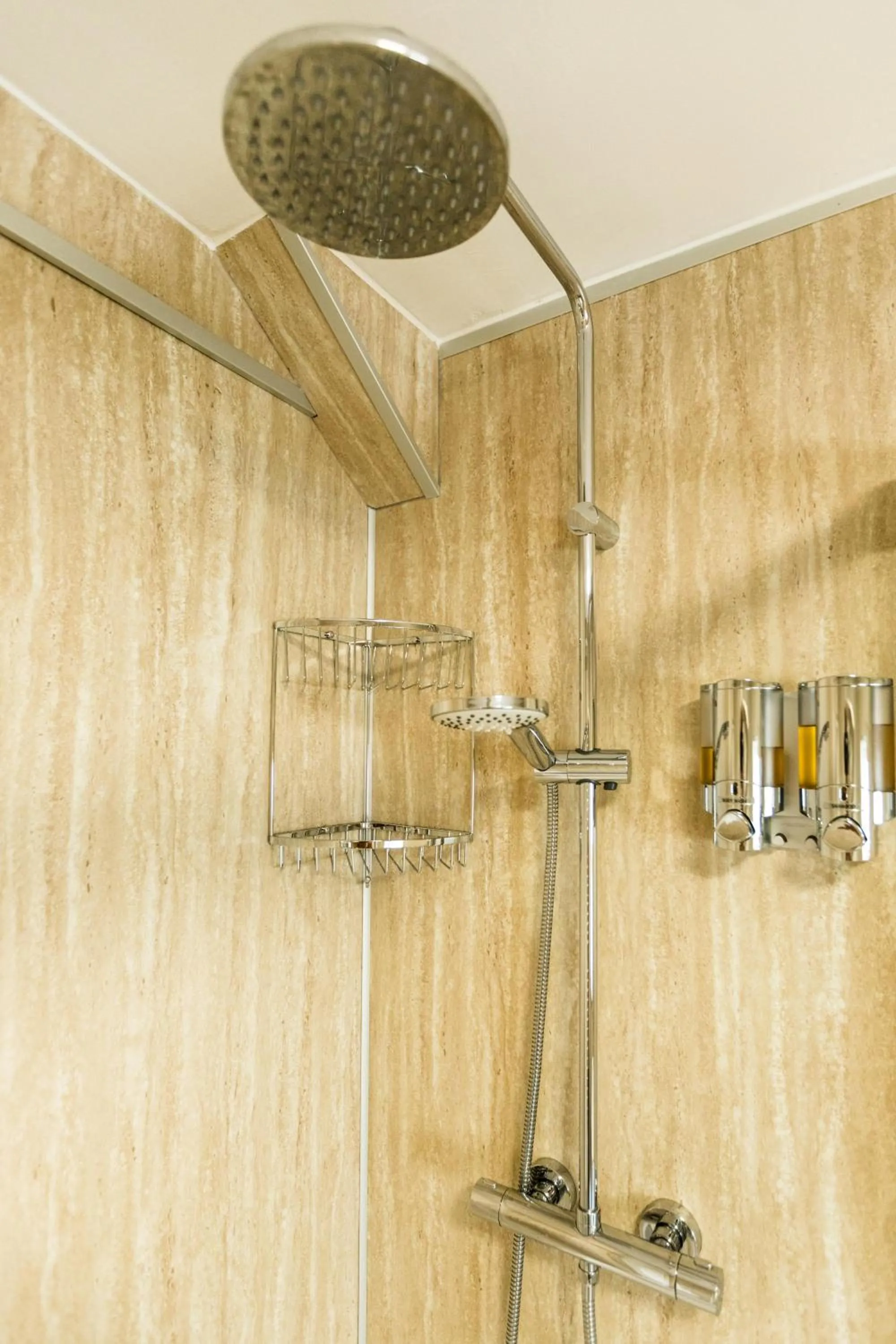 Bathroom in King Arthurs Arms