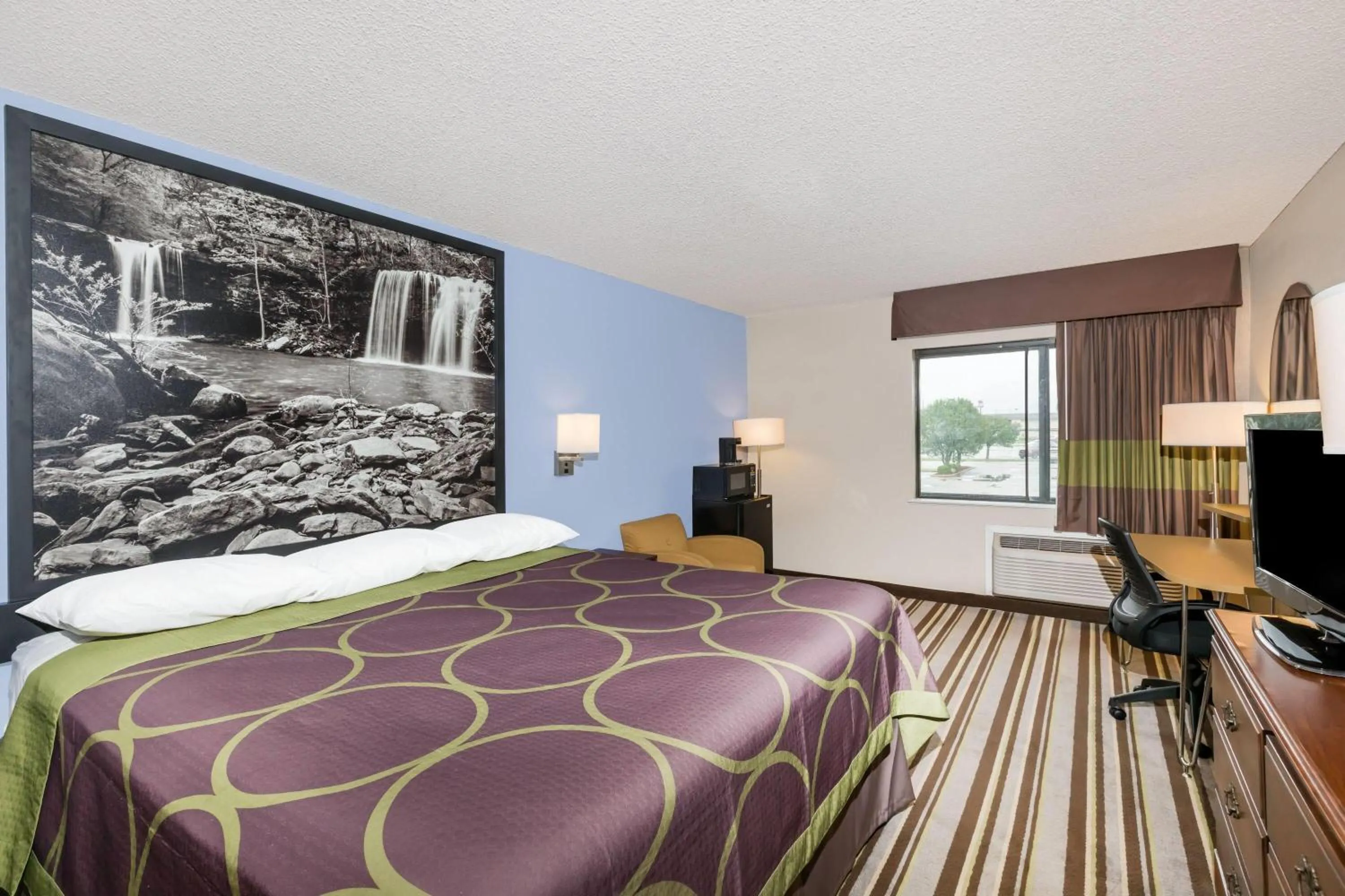 Photo of the whole room, Bed in Super 8 by Wyndham Jonesboro