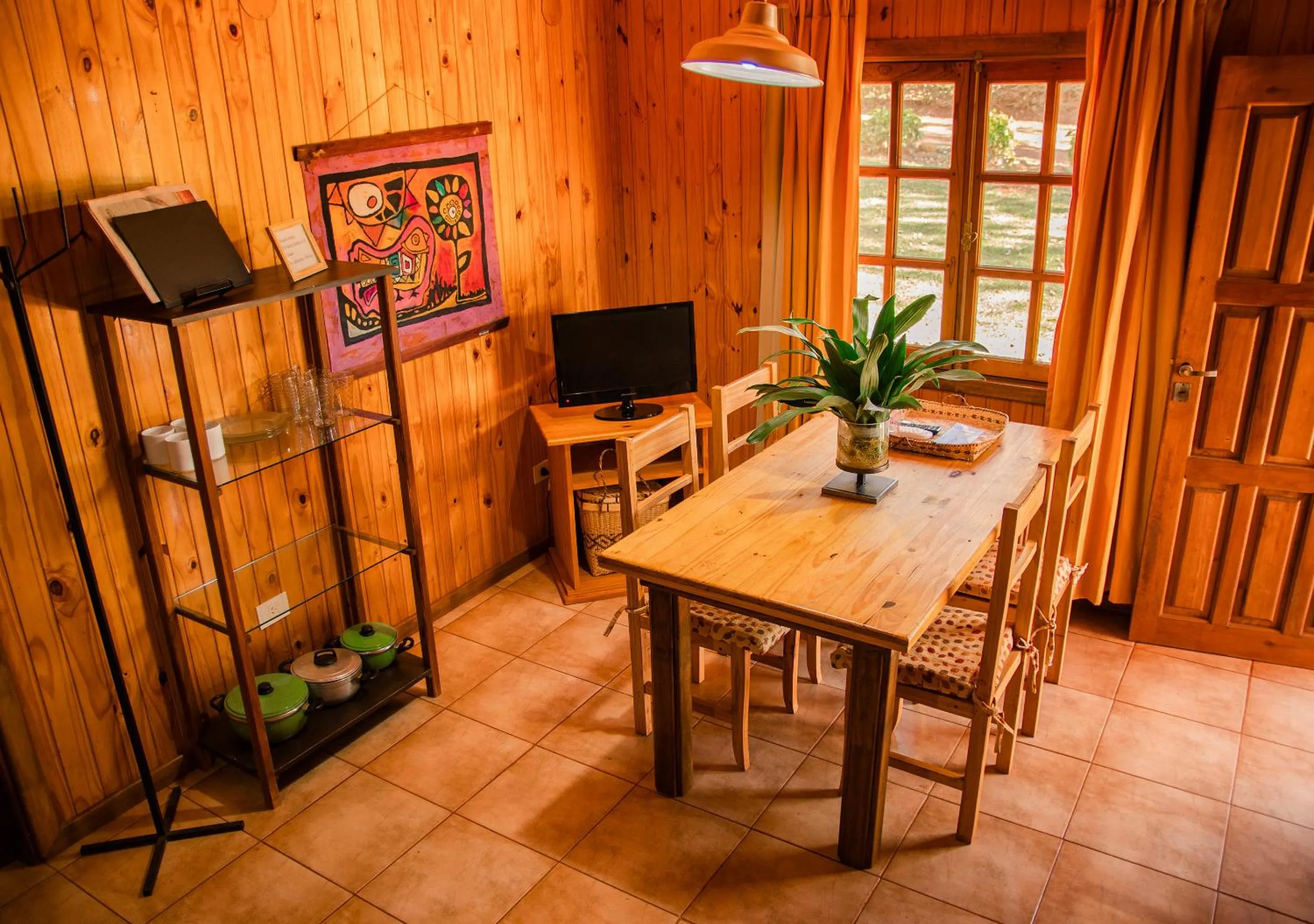 Dining area in El Descanso Iguazú by DOT Cabana