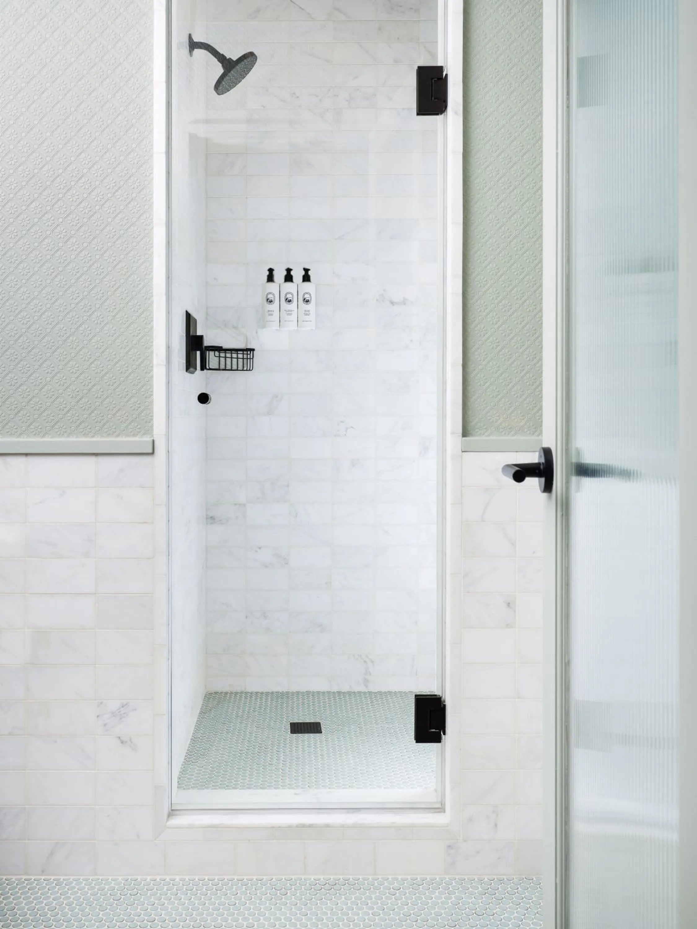 Shower in Palihotel Hollywood near Universal Studios