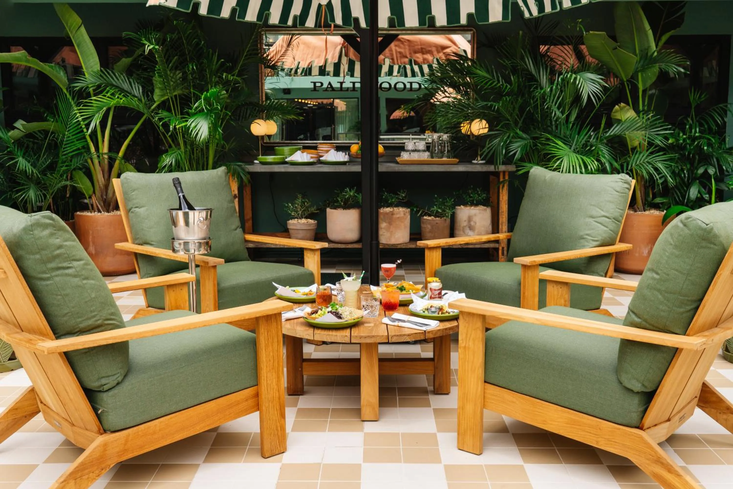 Restaurant/places to eat in Palihotel Hollywood near Universal Studios