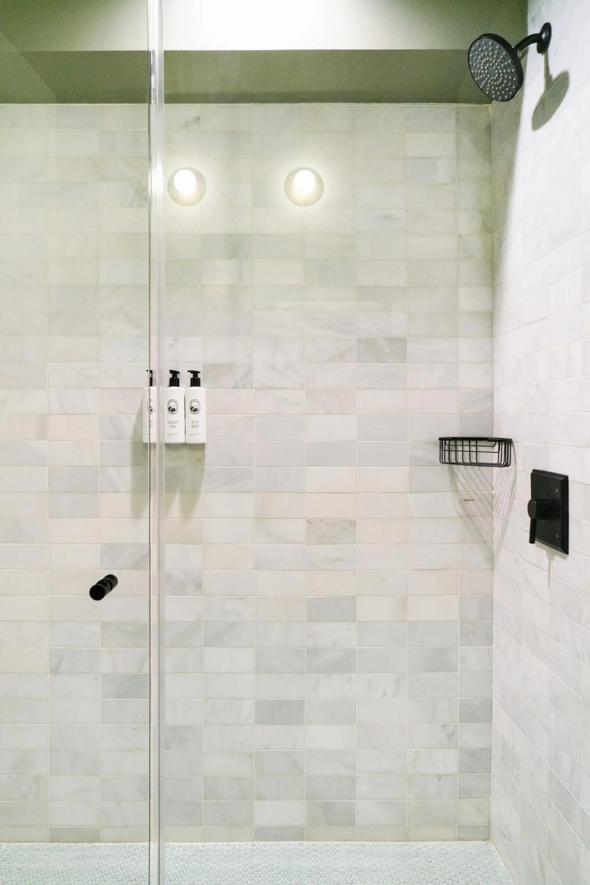 Shower in Palihotel Hollywood near Universal Studios