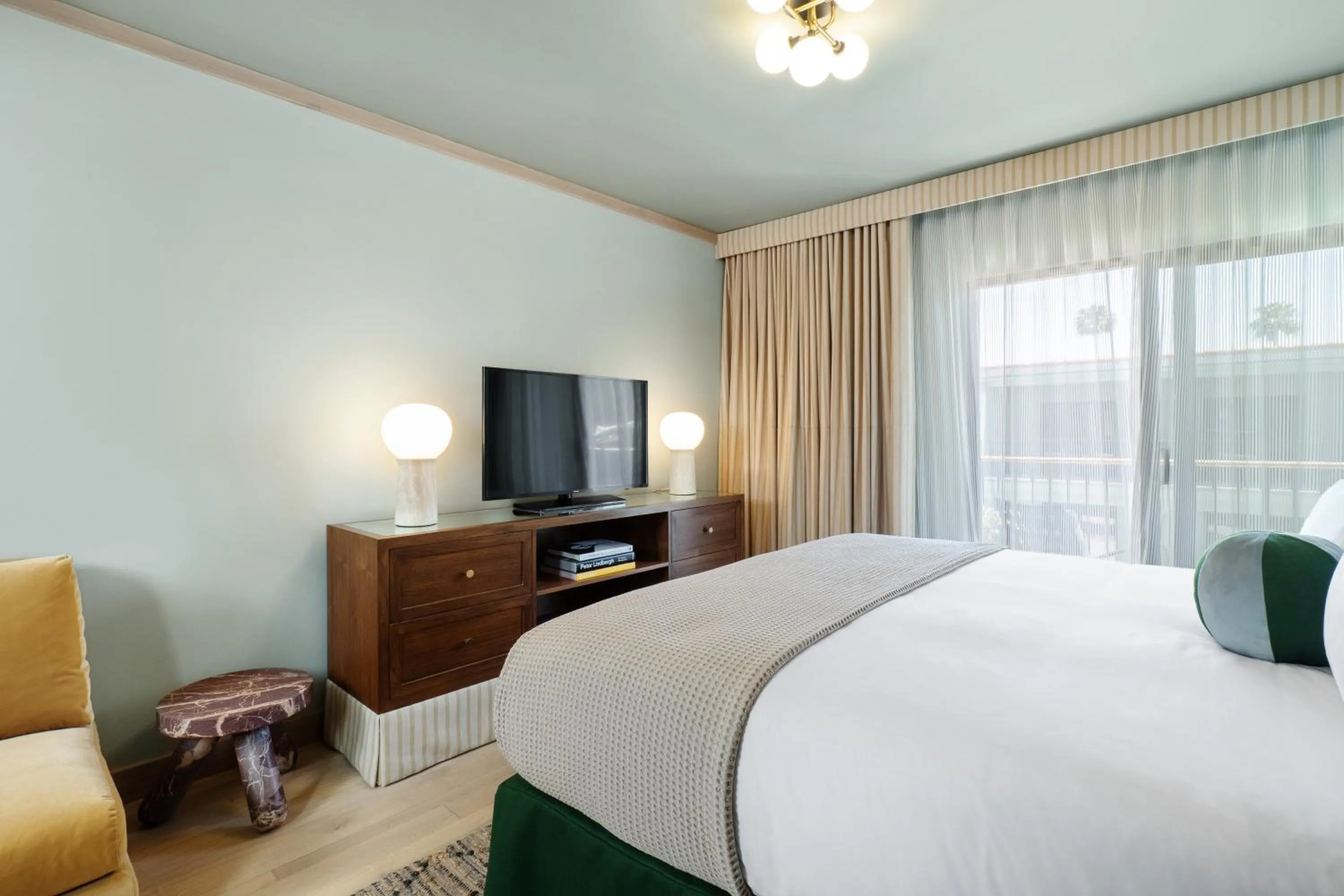 Bed in Palihotel Hollywood near Universal Studios