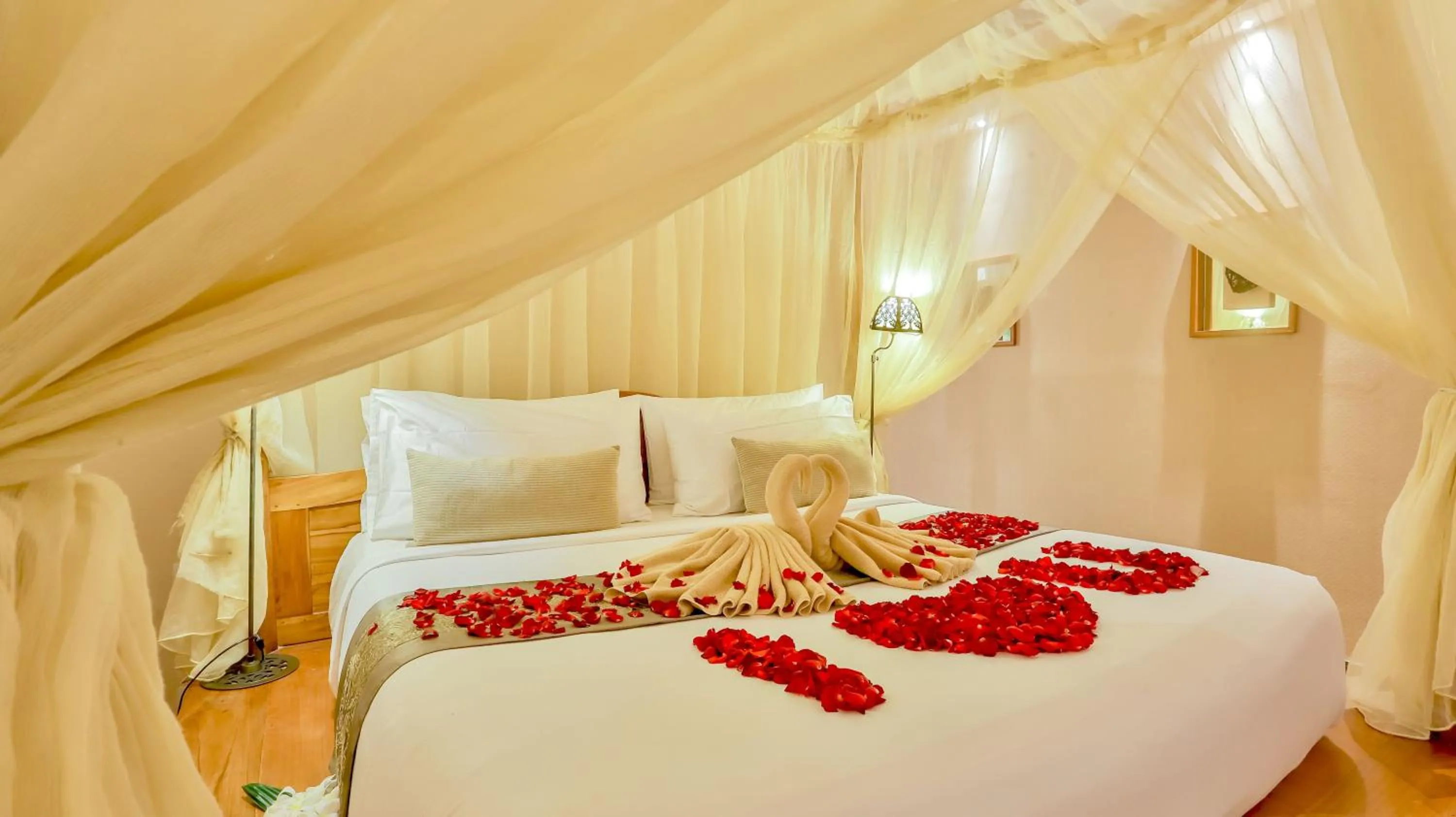 Bedroom, Bed in DISINI Luxury Spa Villas-CHSE Certified