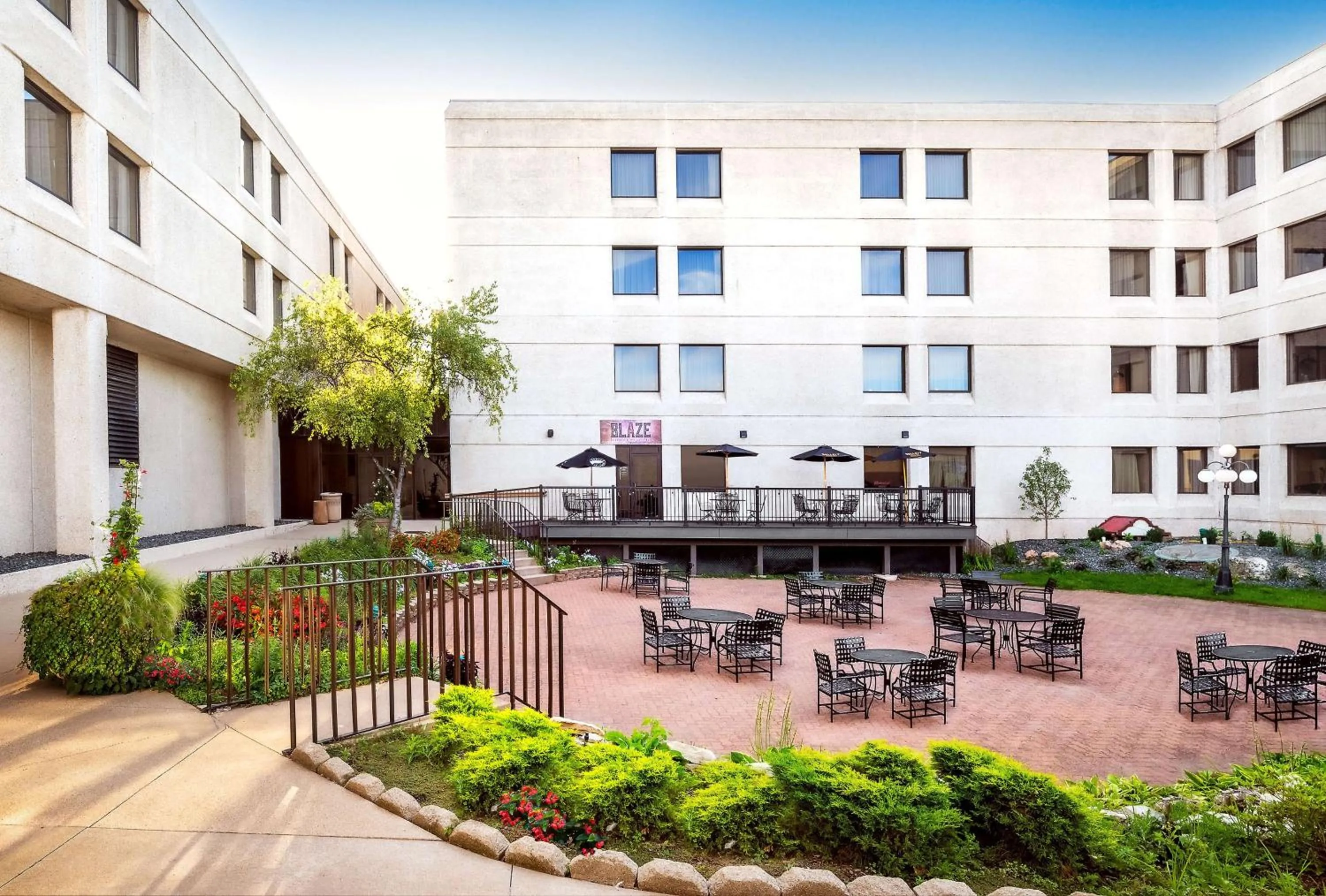 Patio in Hilton Appleton Paper Valley