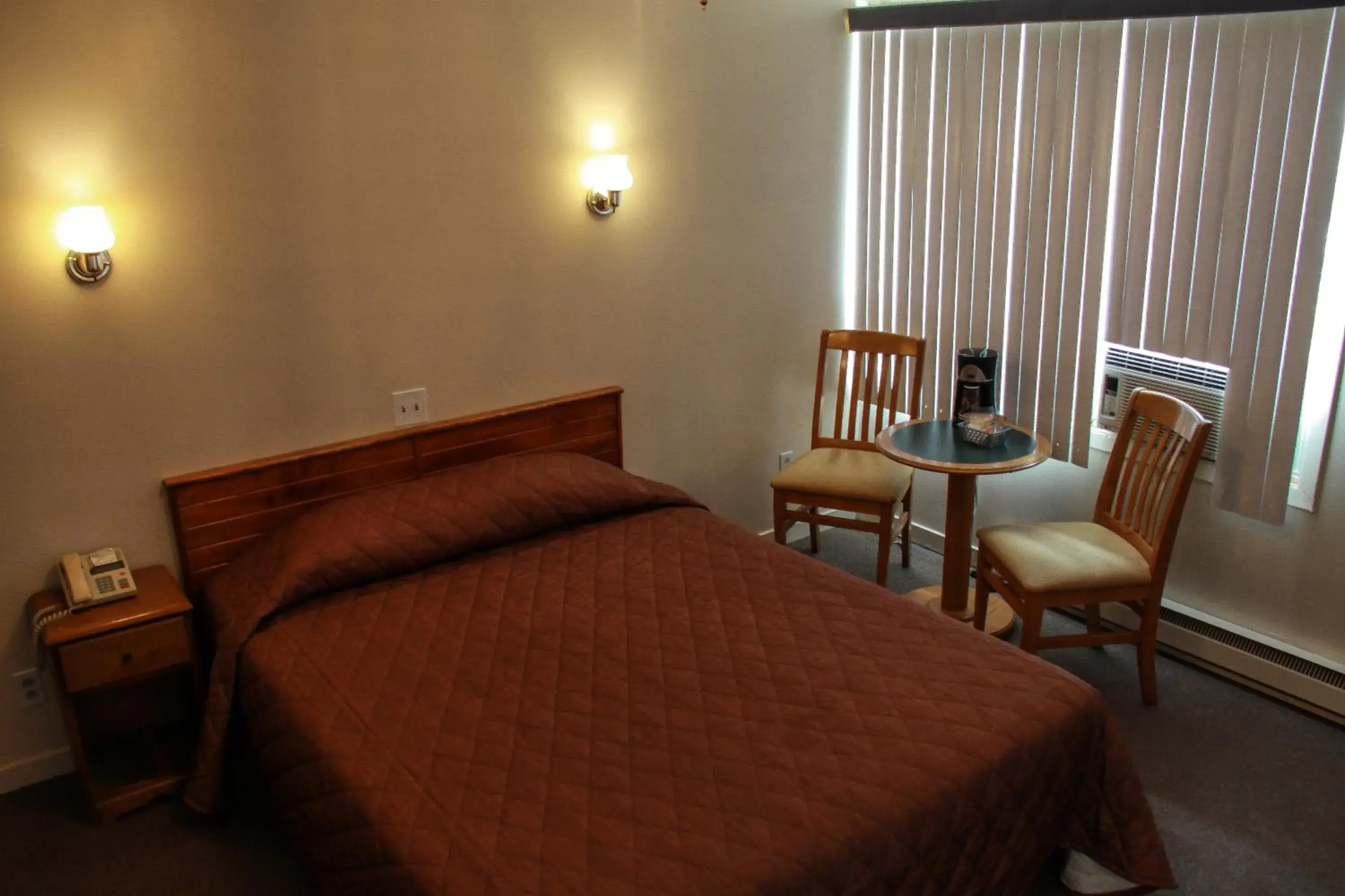 Queen Room with Sofa Bed in Hotel Harbour Grace Queen Room with Sofa Bed in Hotel Harbour Grace