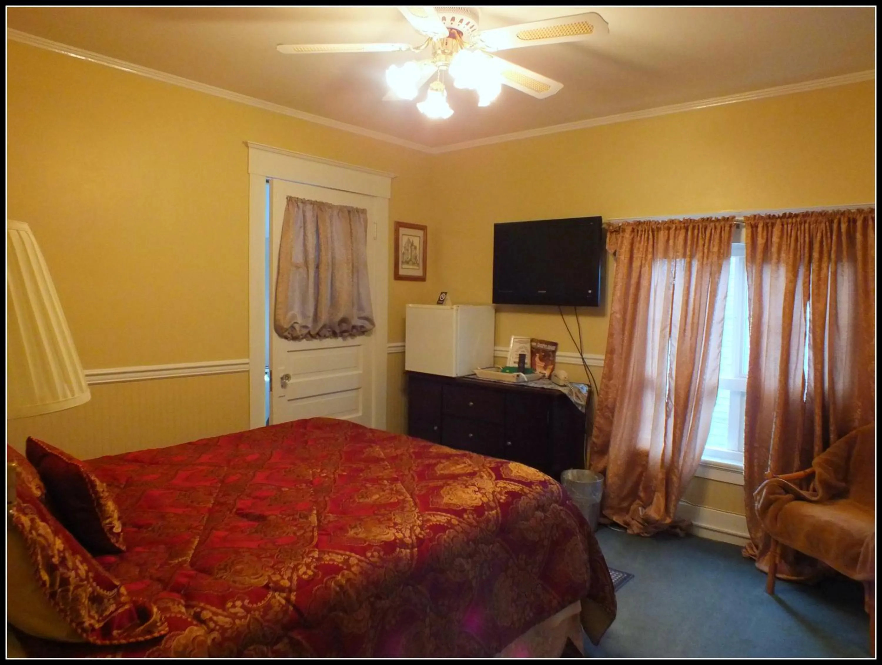 Bed in Sunnyside Inn Bed &Breakfast