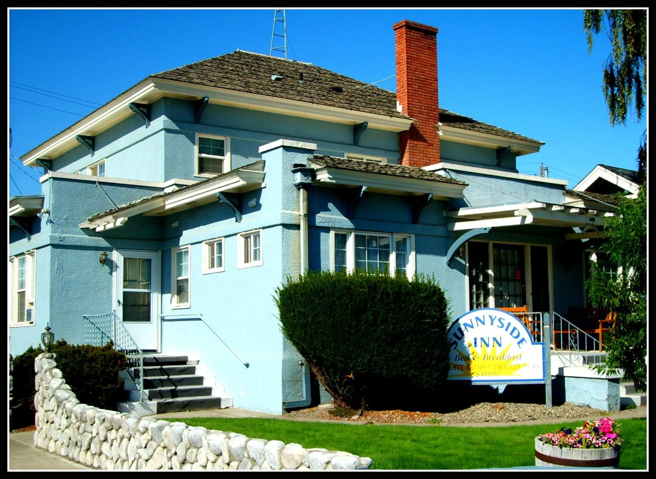 Property building in Sunnyside Inn Bed &Breakfast