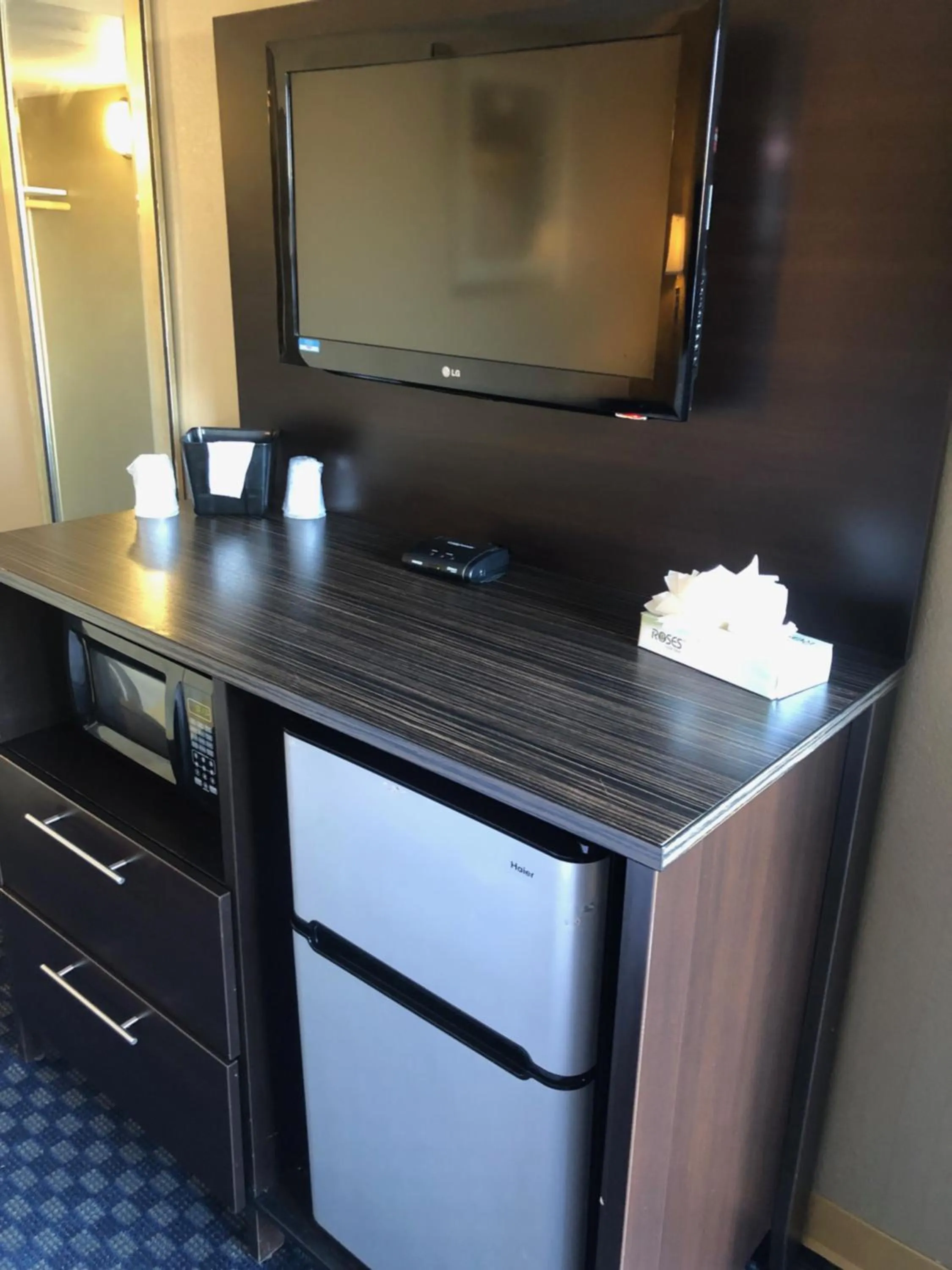 TV and multimedia in Howard Johnson by Wyndham Odessa TX