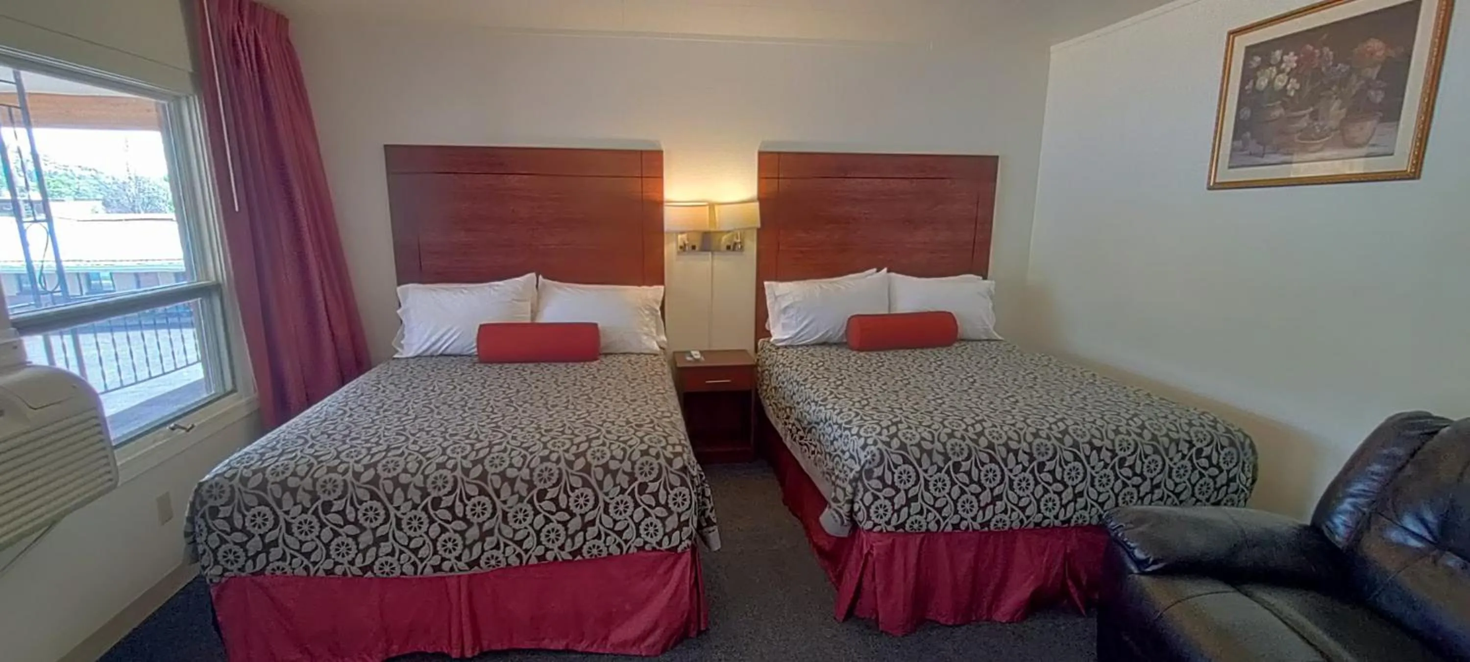 Queen Room with Two Queen Beds - With Special Offer in Hills Inn