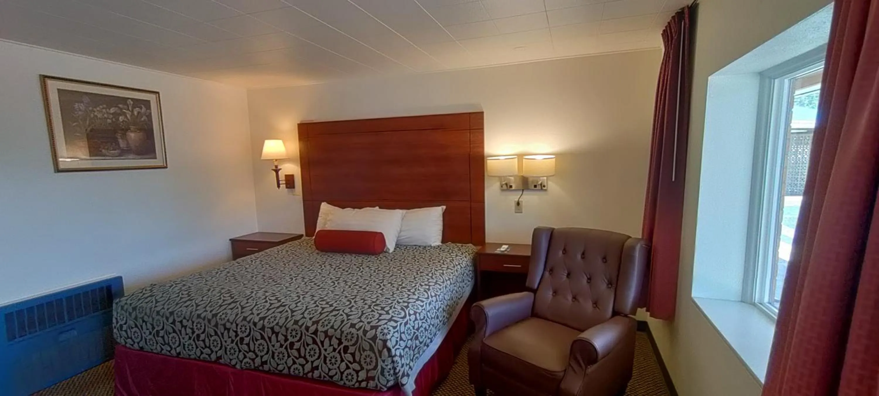 King Room - With Special Offer in Hills Inn