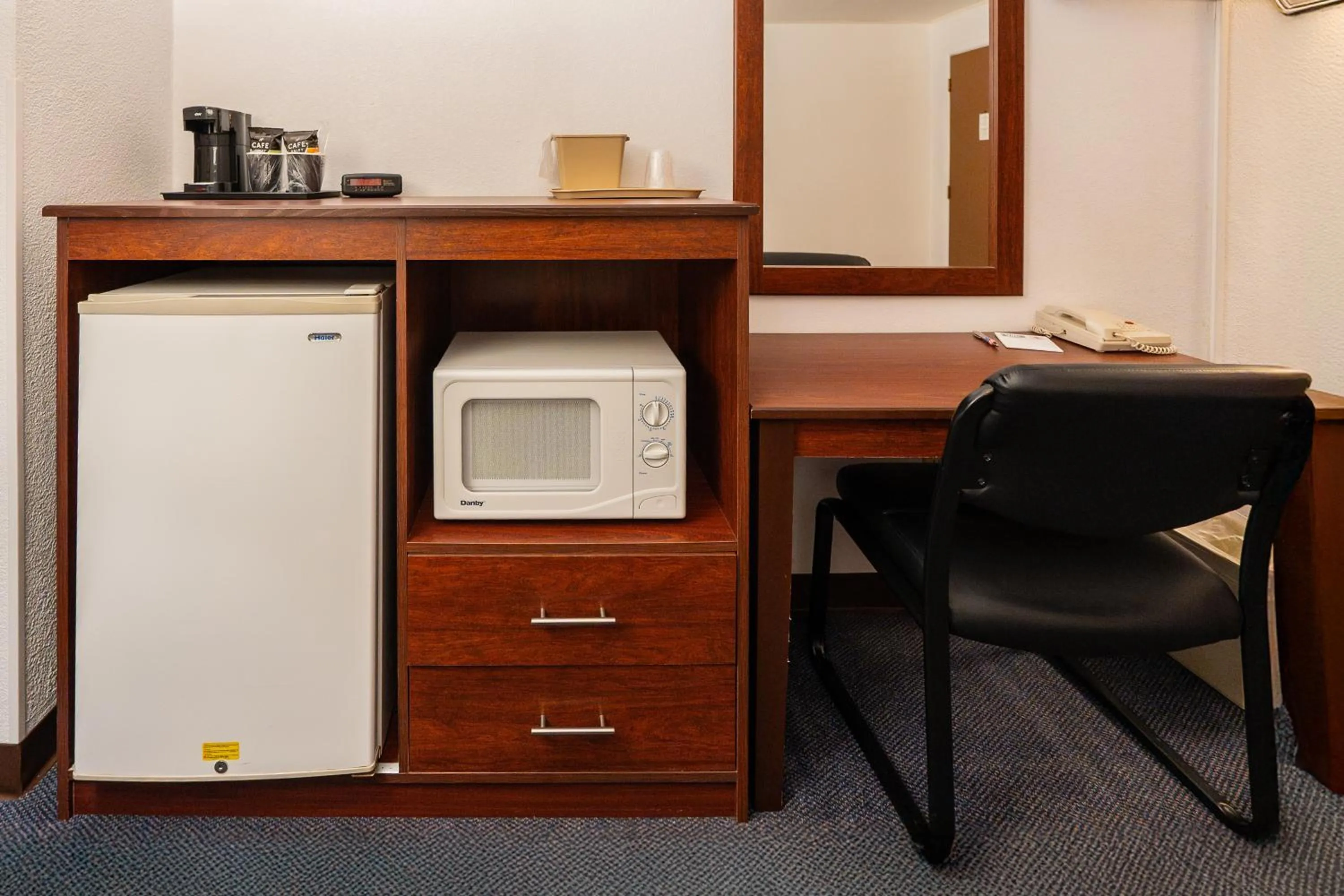 Kitchen or kitchenette in Hills Inn