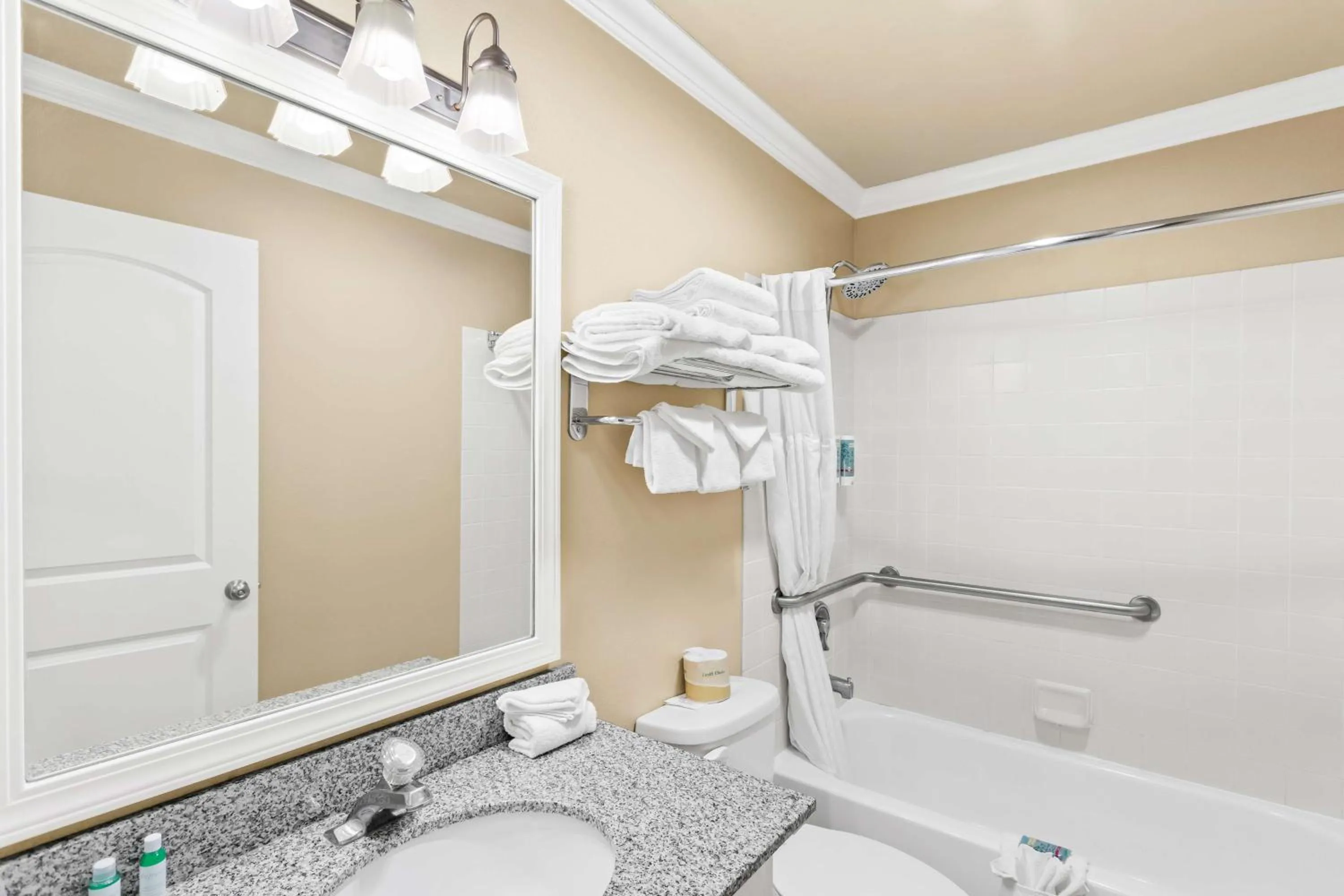 Bathroom in Best Western Miners Inn Yreka