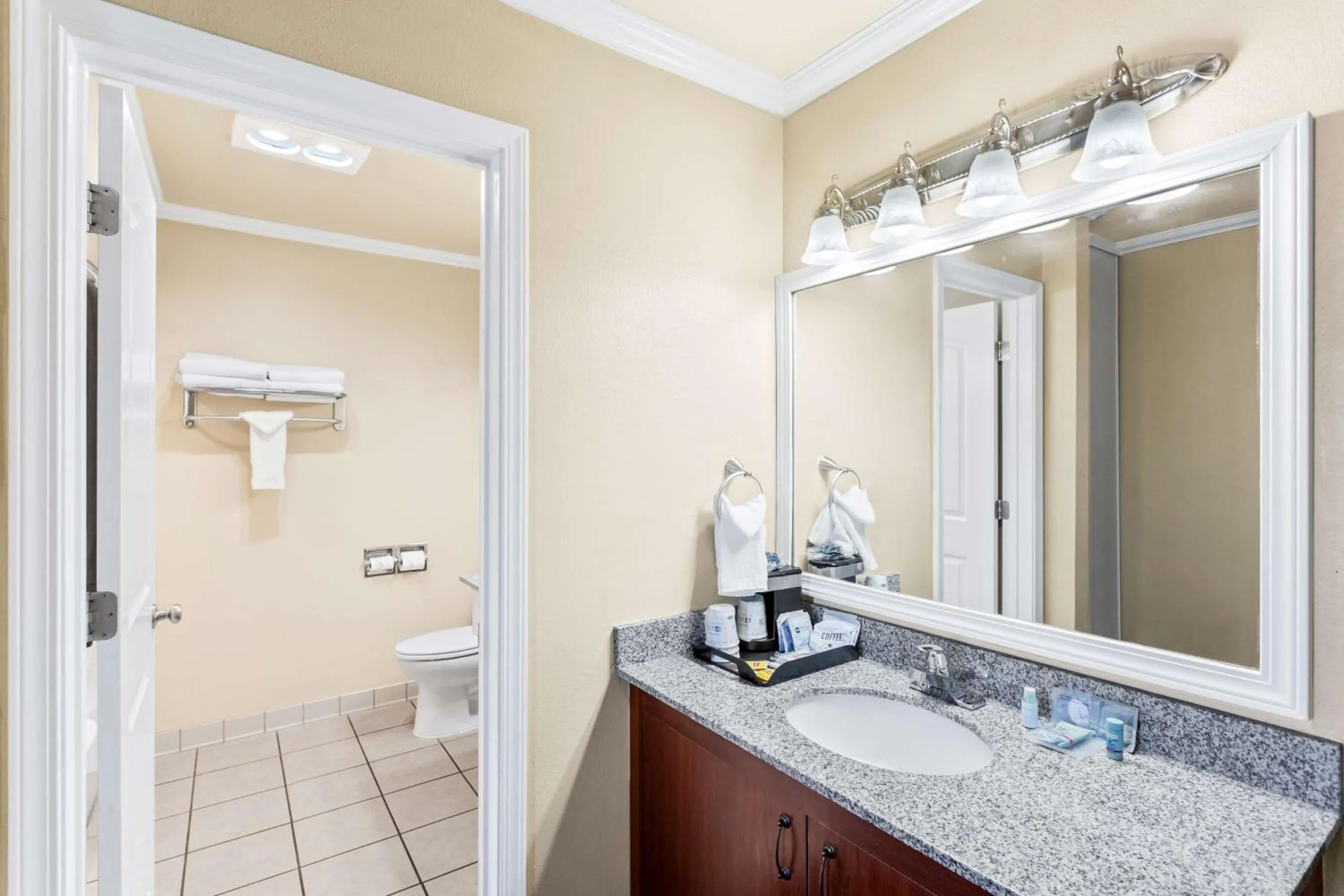 Bathroom in Best Western Miners Inn Yreka