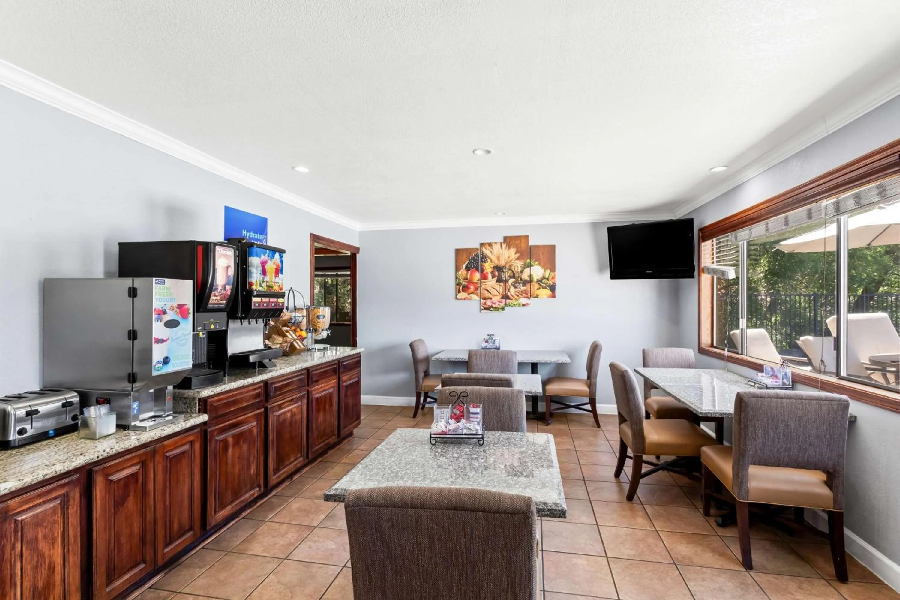 Breakfast in Best Western Miners Inn Yreka