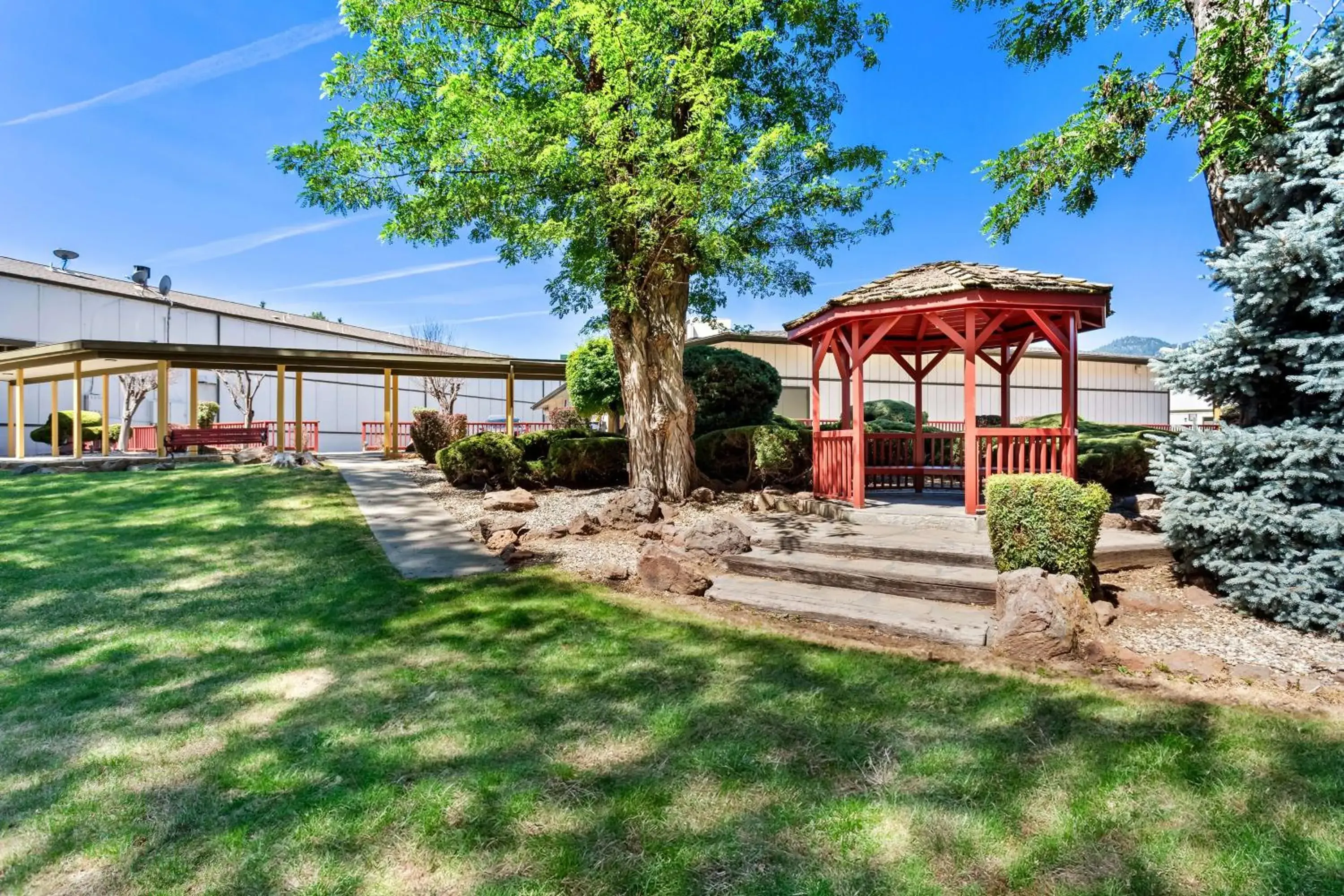 Property building in Best Western Miners Inn Yreka Property building in Best Western Miners Inn Yreka