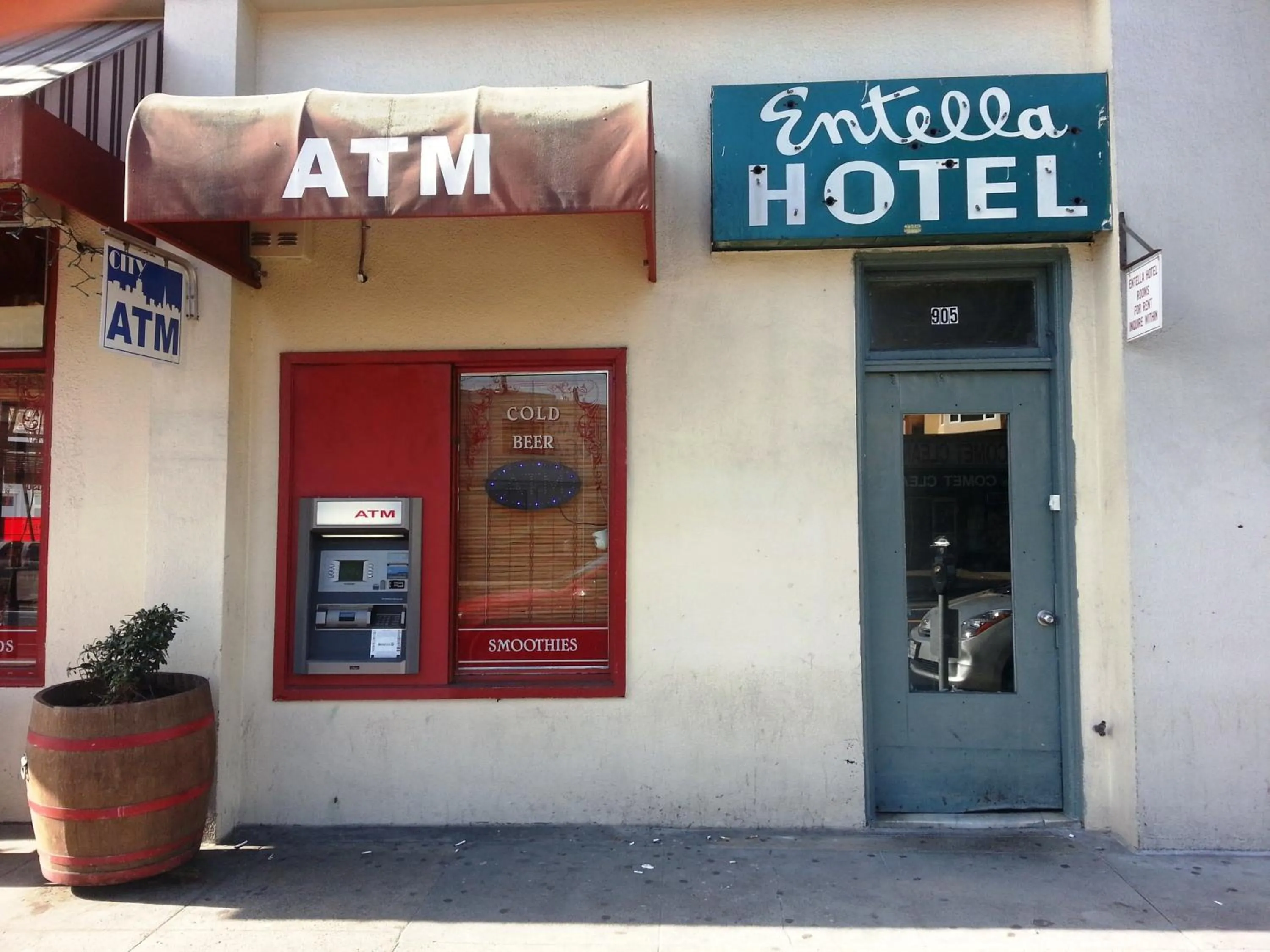 Facade/entrance in Entella Hotel