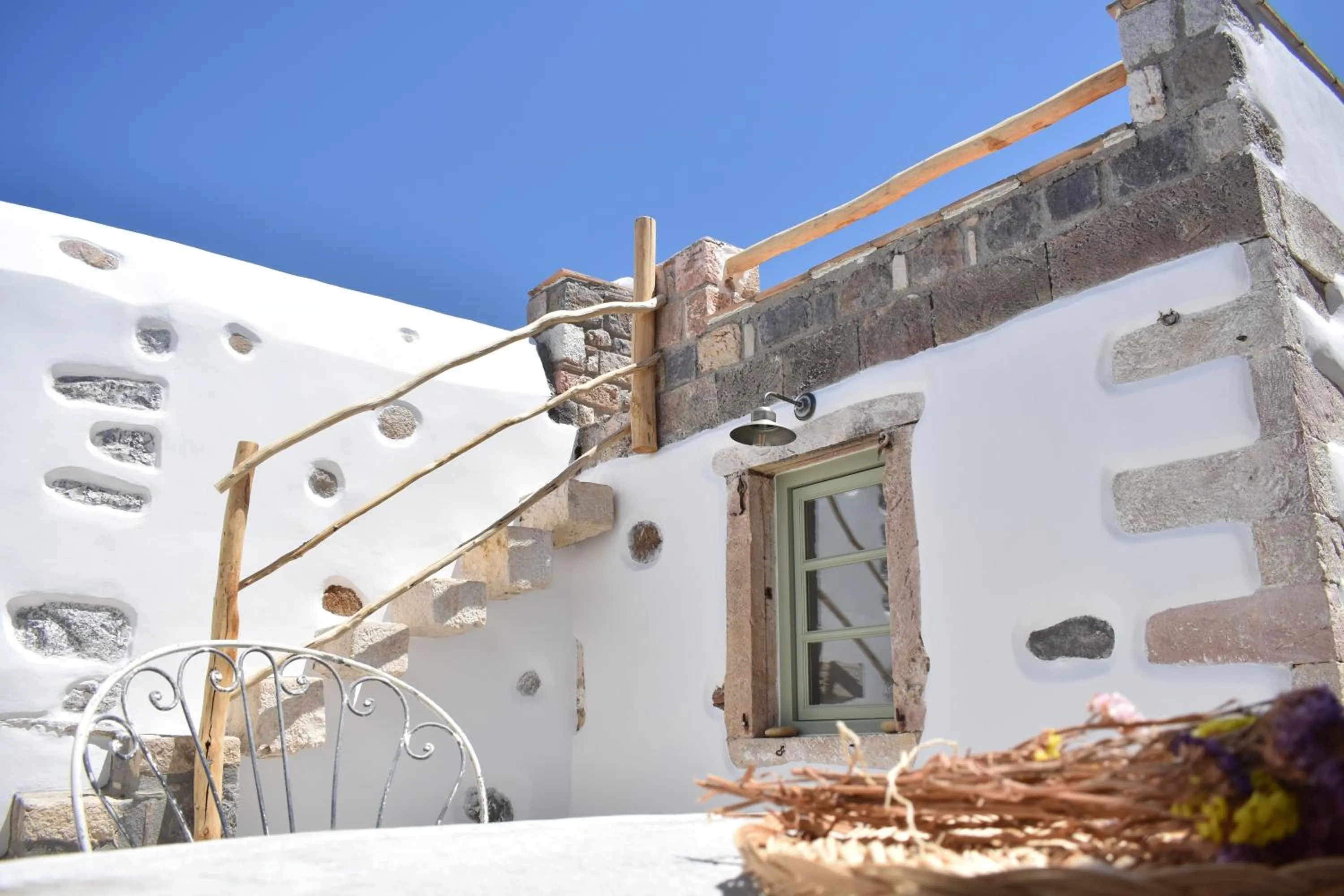 Property building in Latmos 1860