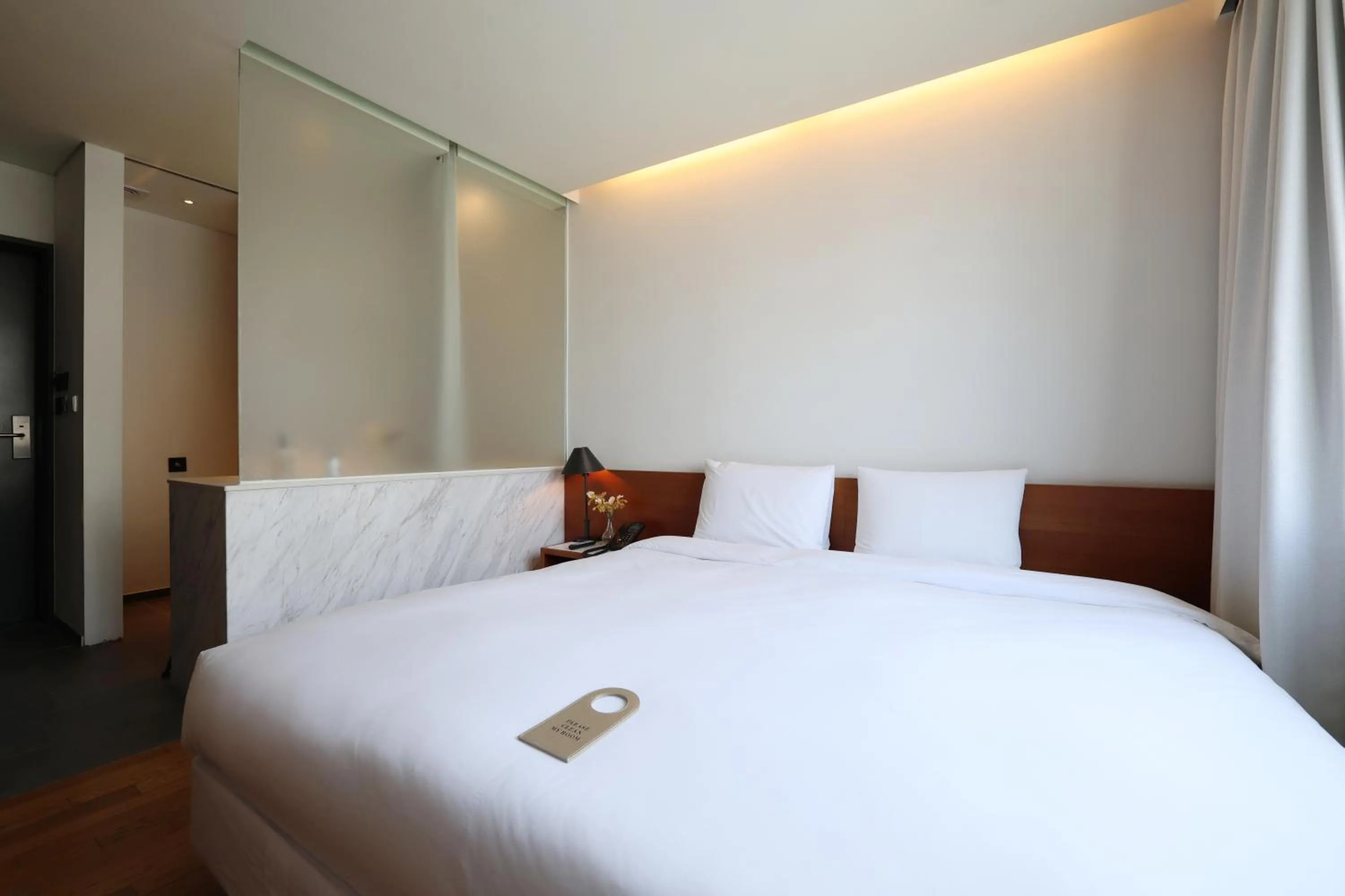 Bedroom, Bed in Seoul Hotel ShinShin Myeongdong