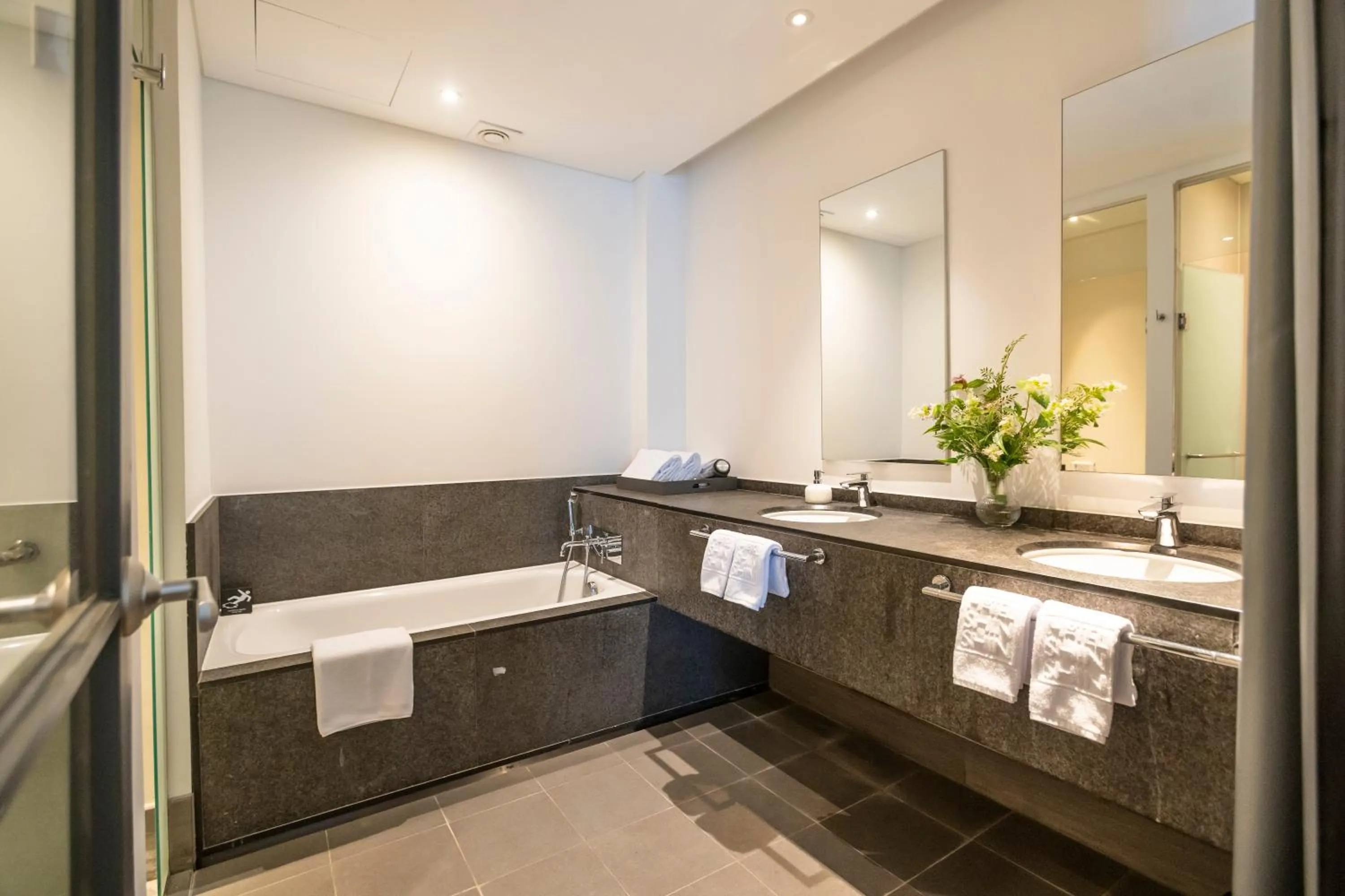 Toilet in Seoul Hotel ShinShin Myeongdong