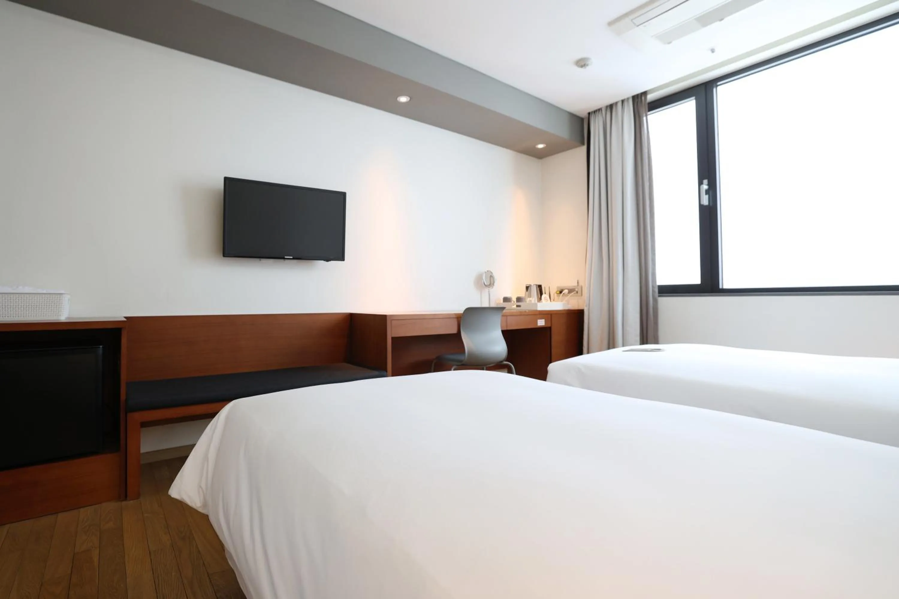 View (from property/room), Bed in Seoul Hotel ShinShin Myeongdong