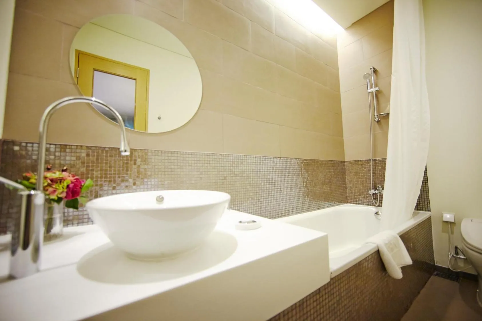 Toilet in Seoul Hotel ShinShin Myeongdong