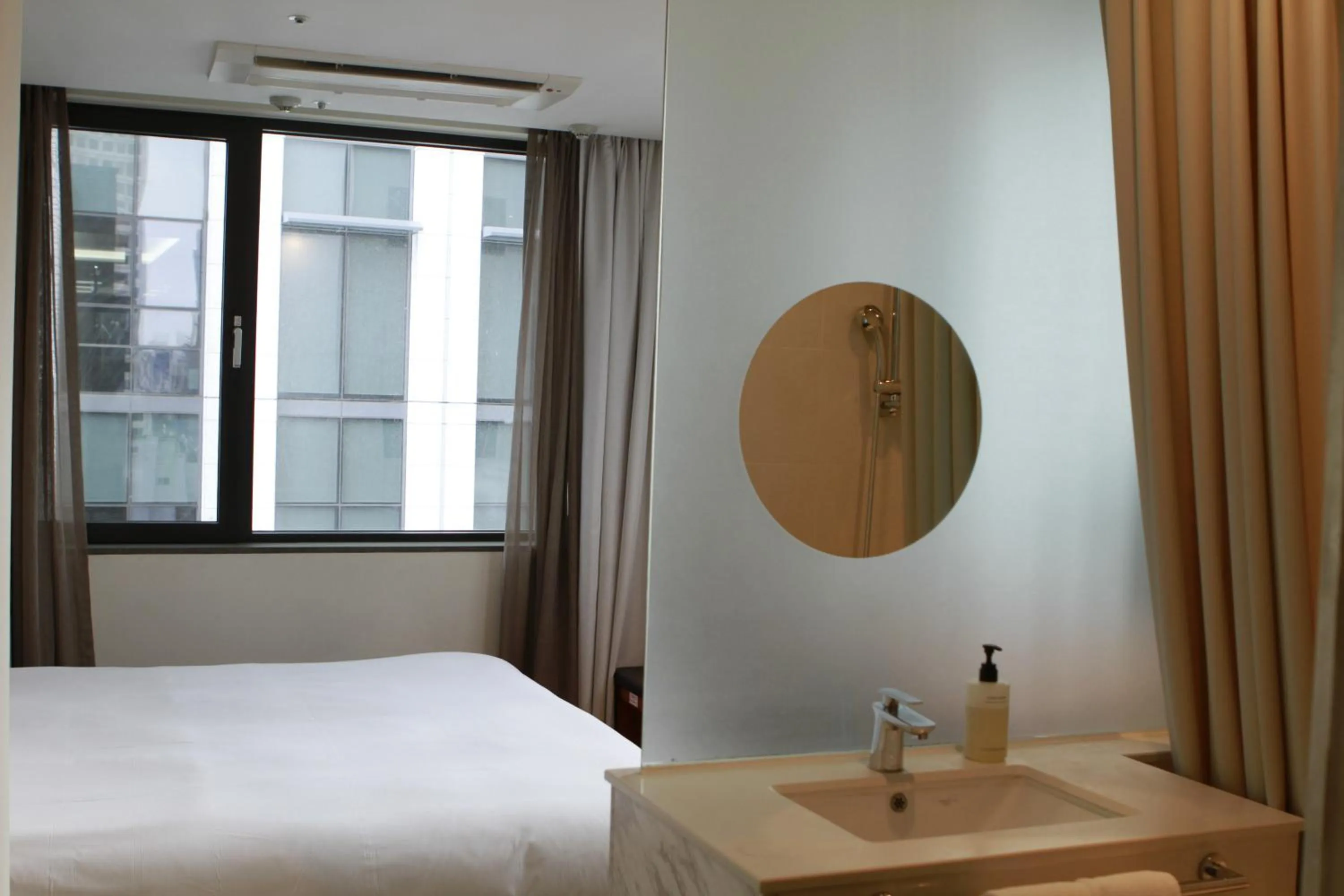 Bed in Seoul Hotel ShinShin Myeongdong