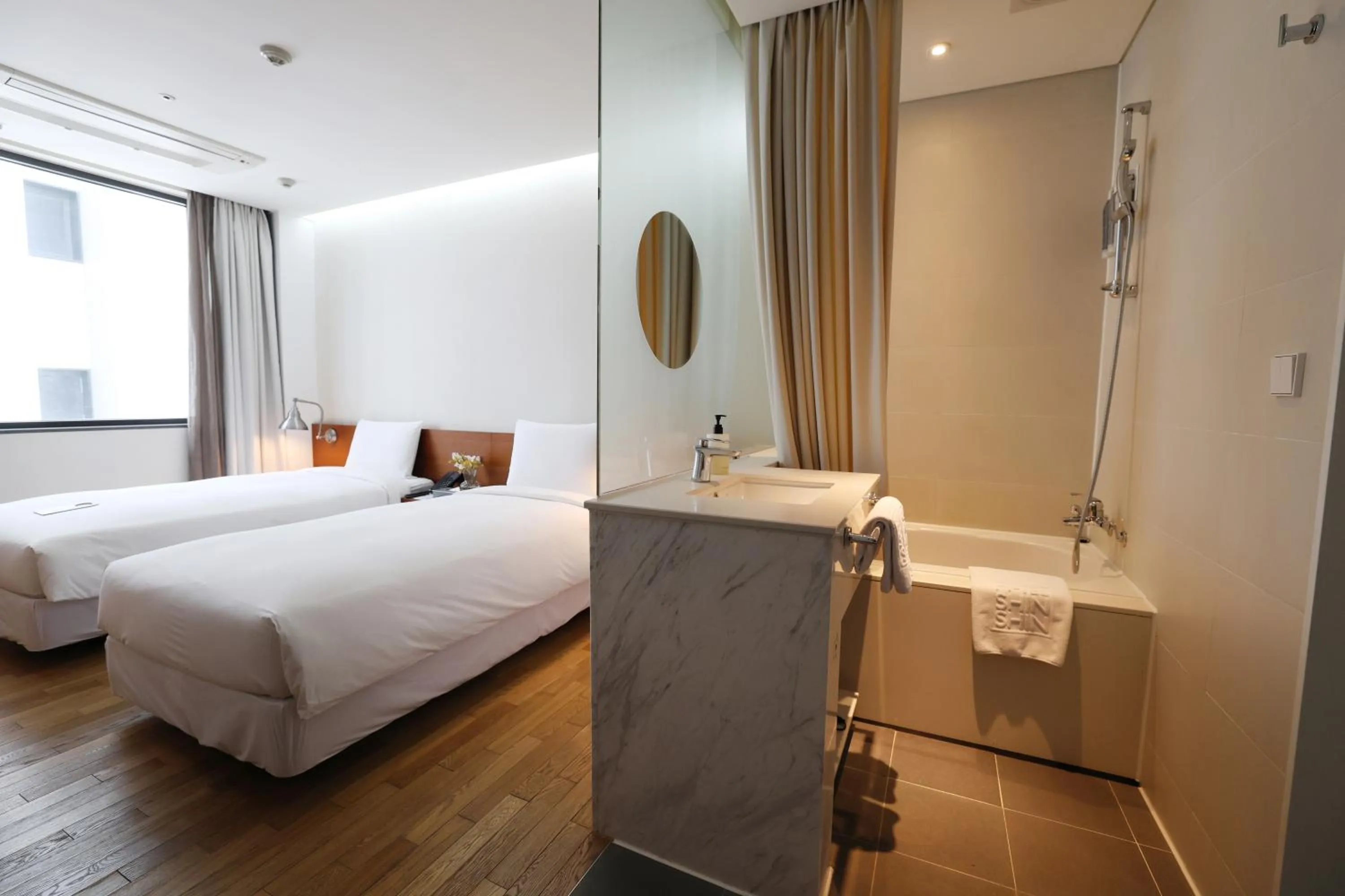 Toilet, Bed in Seoul Hotel ShinShin Myeongdong