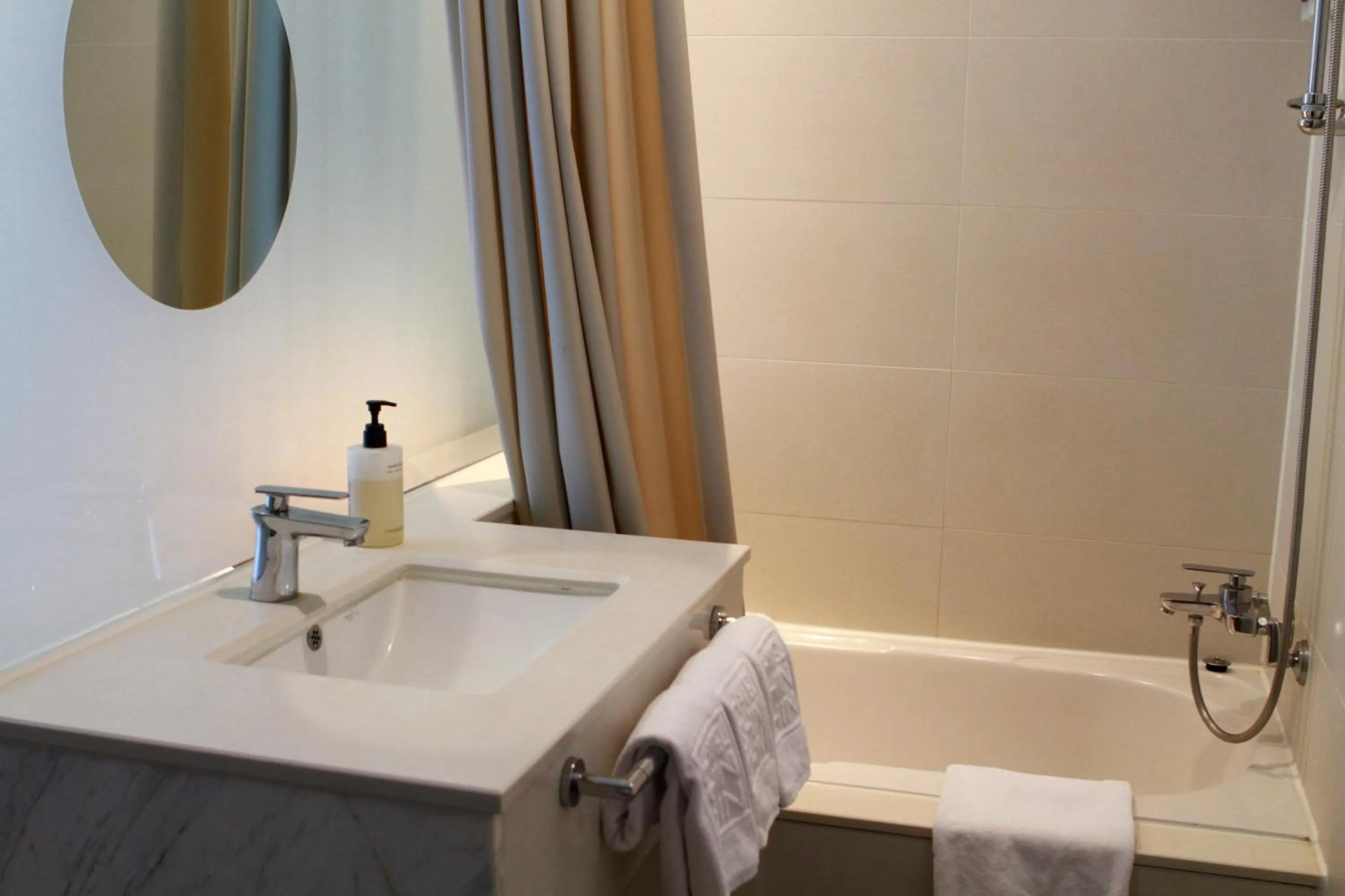 Bathroom in Seoul Hotel ShinShin Myeongdong