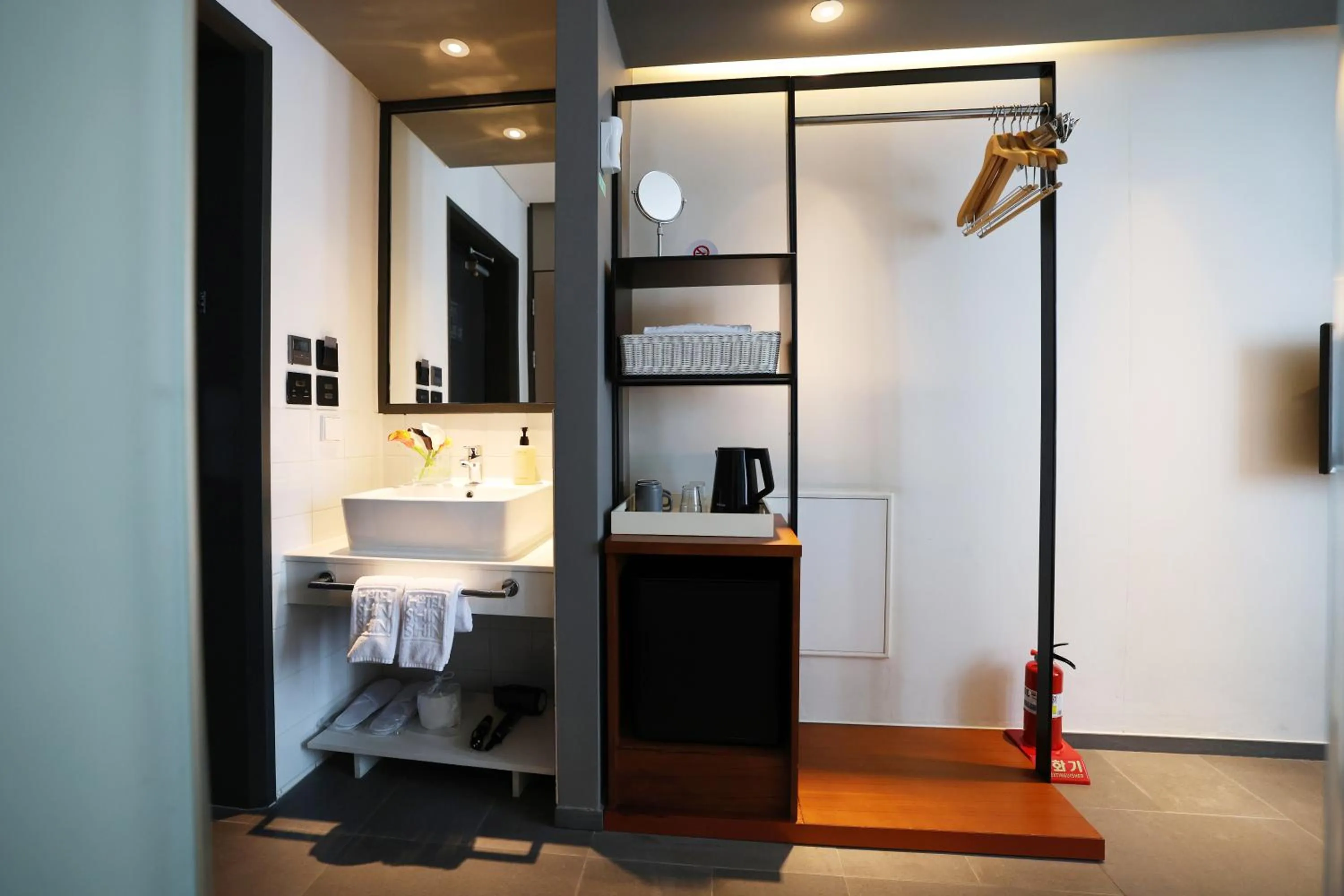 Toilet in Seoul Hotel ShinShin Myeongdong