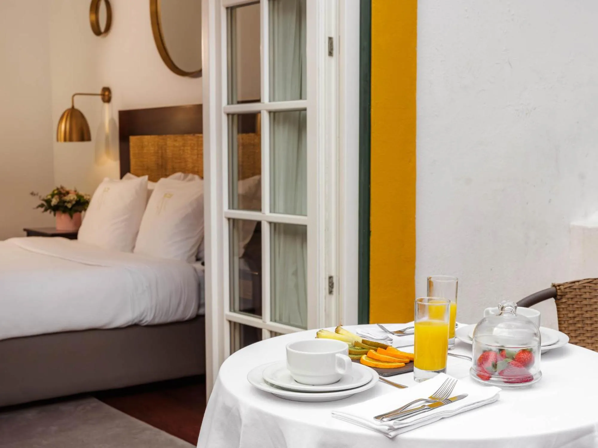 Seating area, Bed in Casa Senhoras Rainhas - Óbidos - by Unlock Hotels