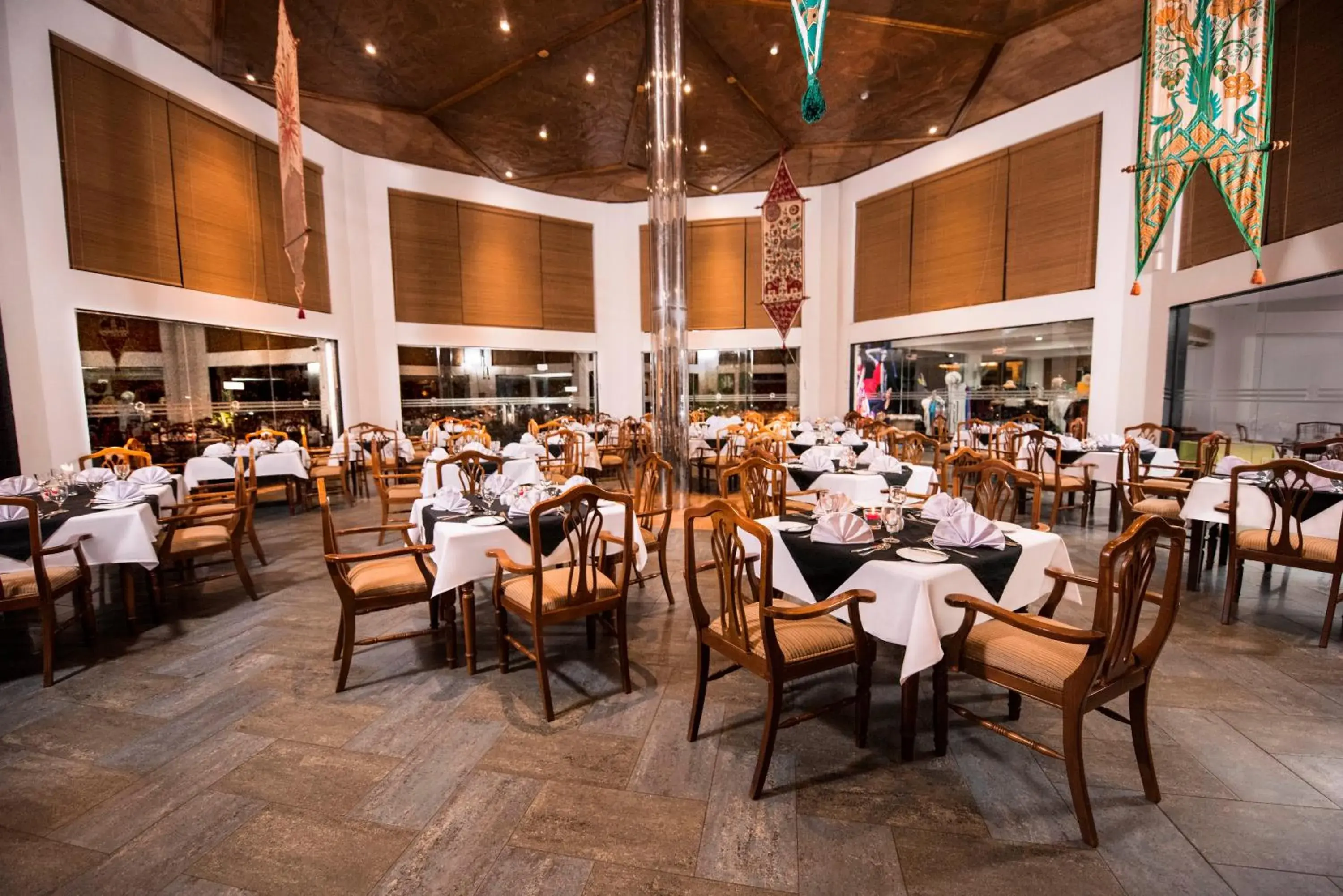 Restaurant/places to eat in Mandara Rosen Yala, Kataragama Restaurant/places to eat in Mandara Rosen Yala, Kataragama