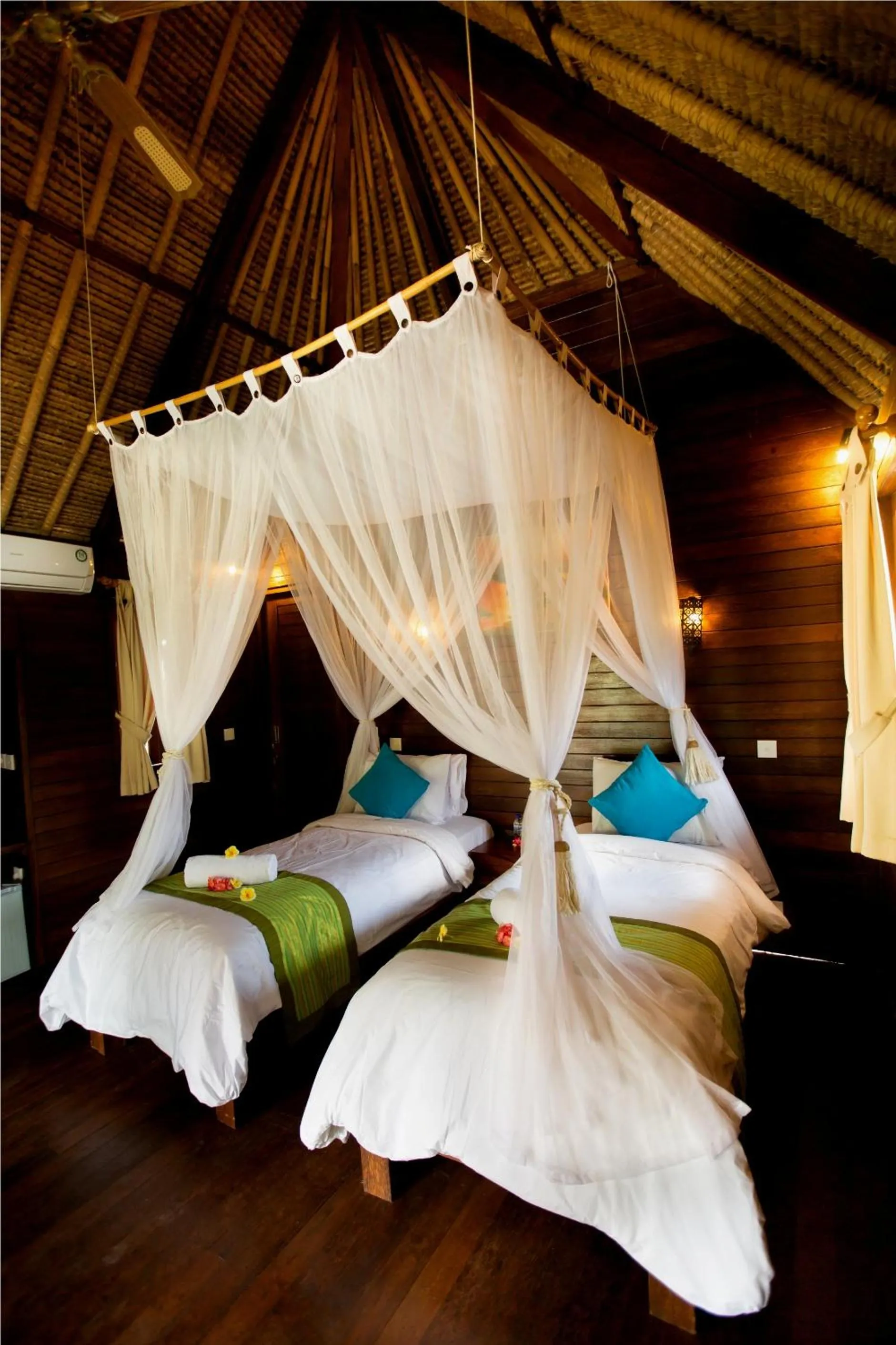 Bed in Sunset Coin Lembongan