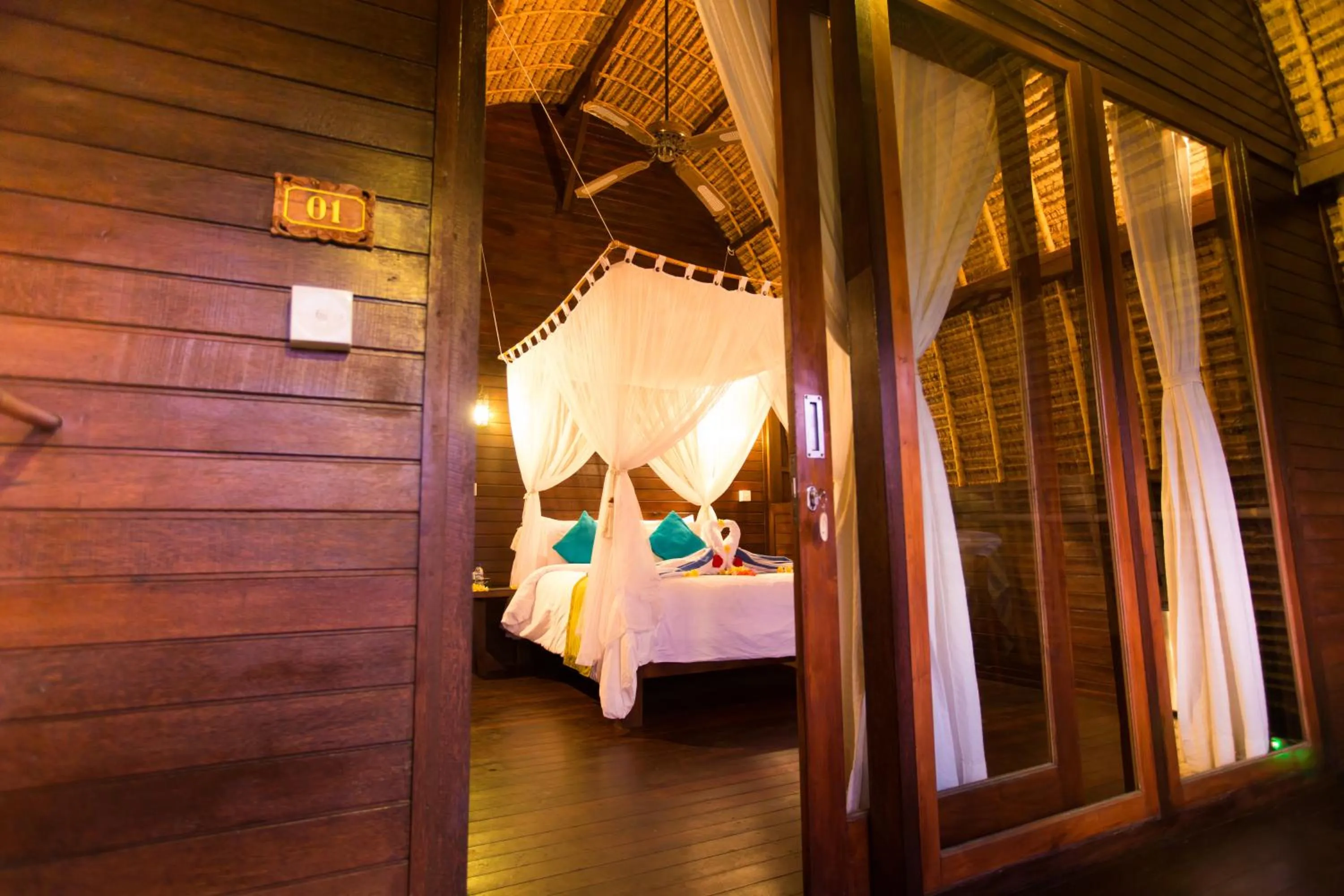 Bed in Sunset Coin Lembongan