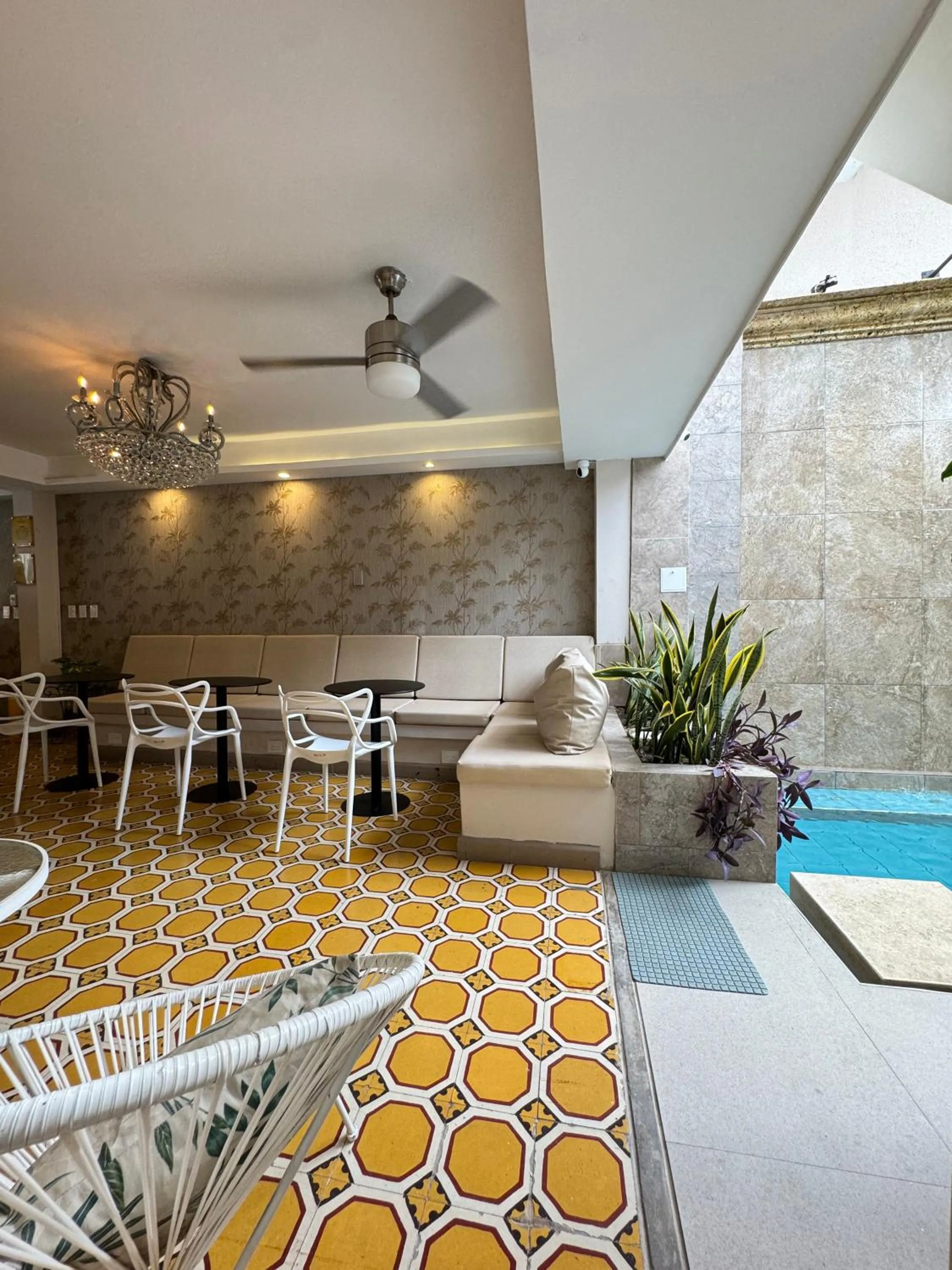 Restaurant/places to eat in Casa Roman Hotel Boutique