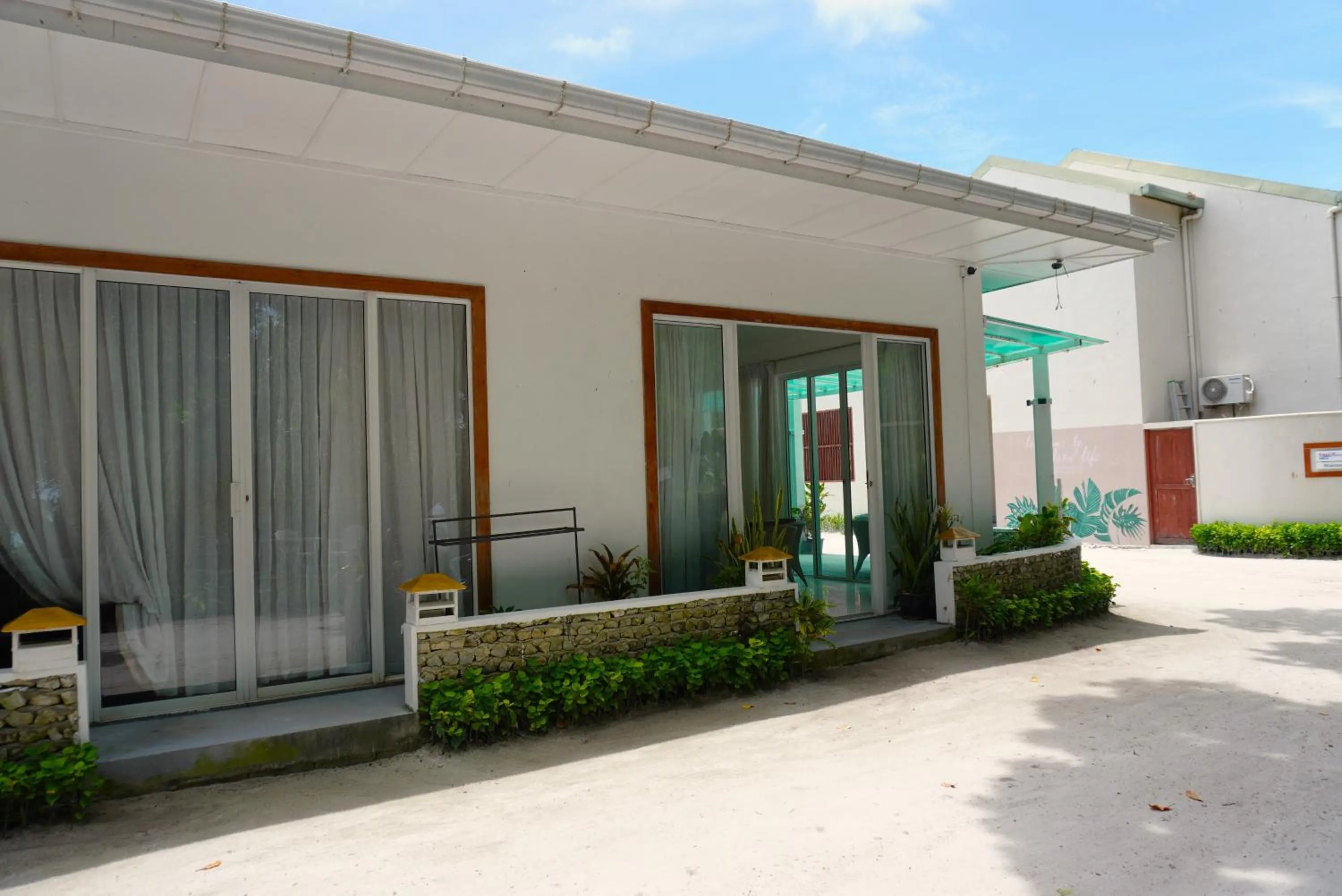 Property building in TME Retreats Dhigurah