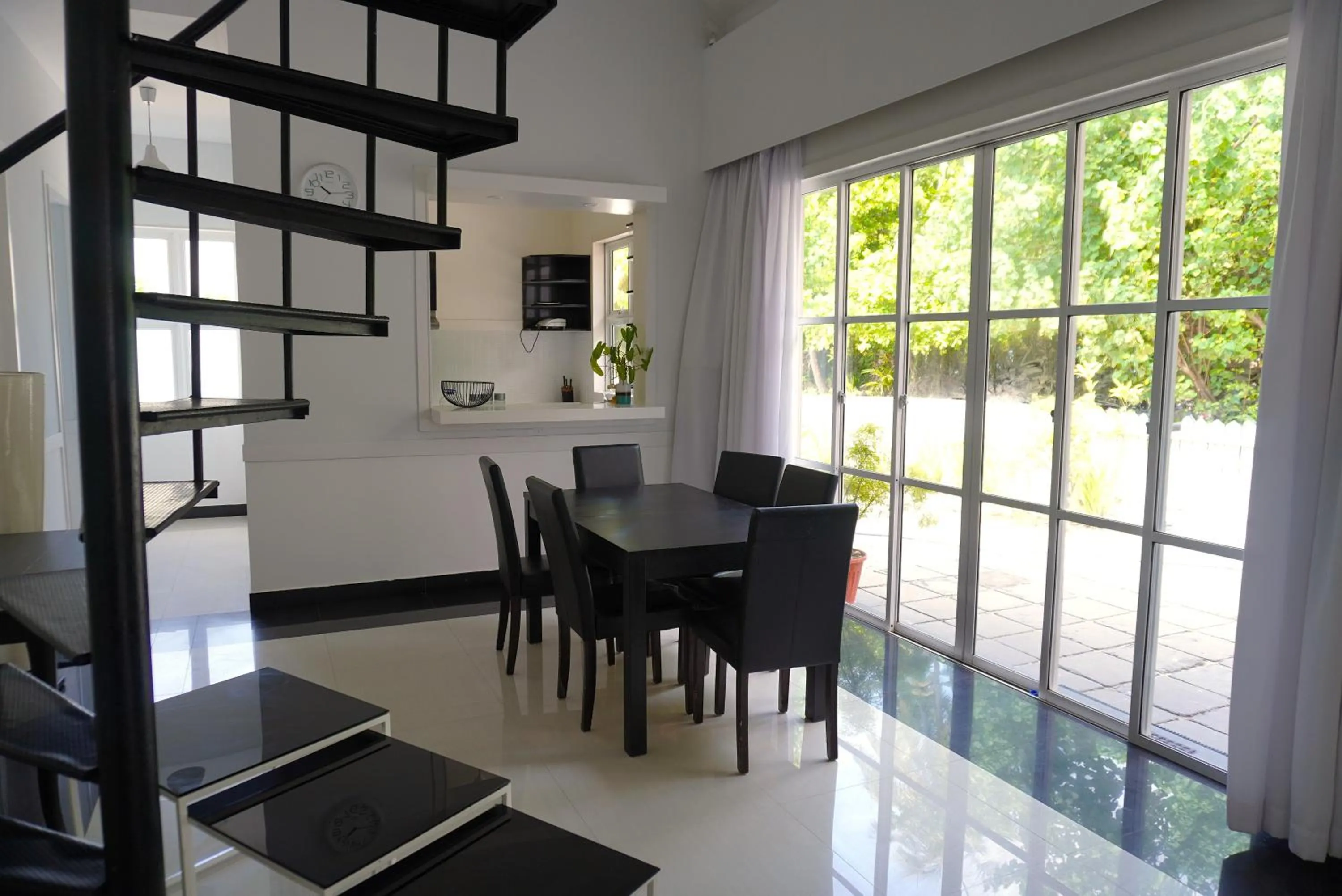 Dining area in TME Retreats Dhigurah
